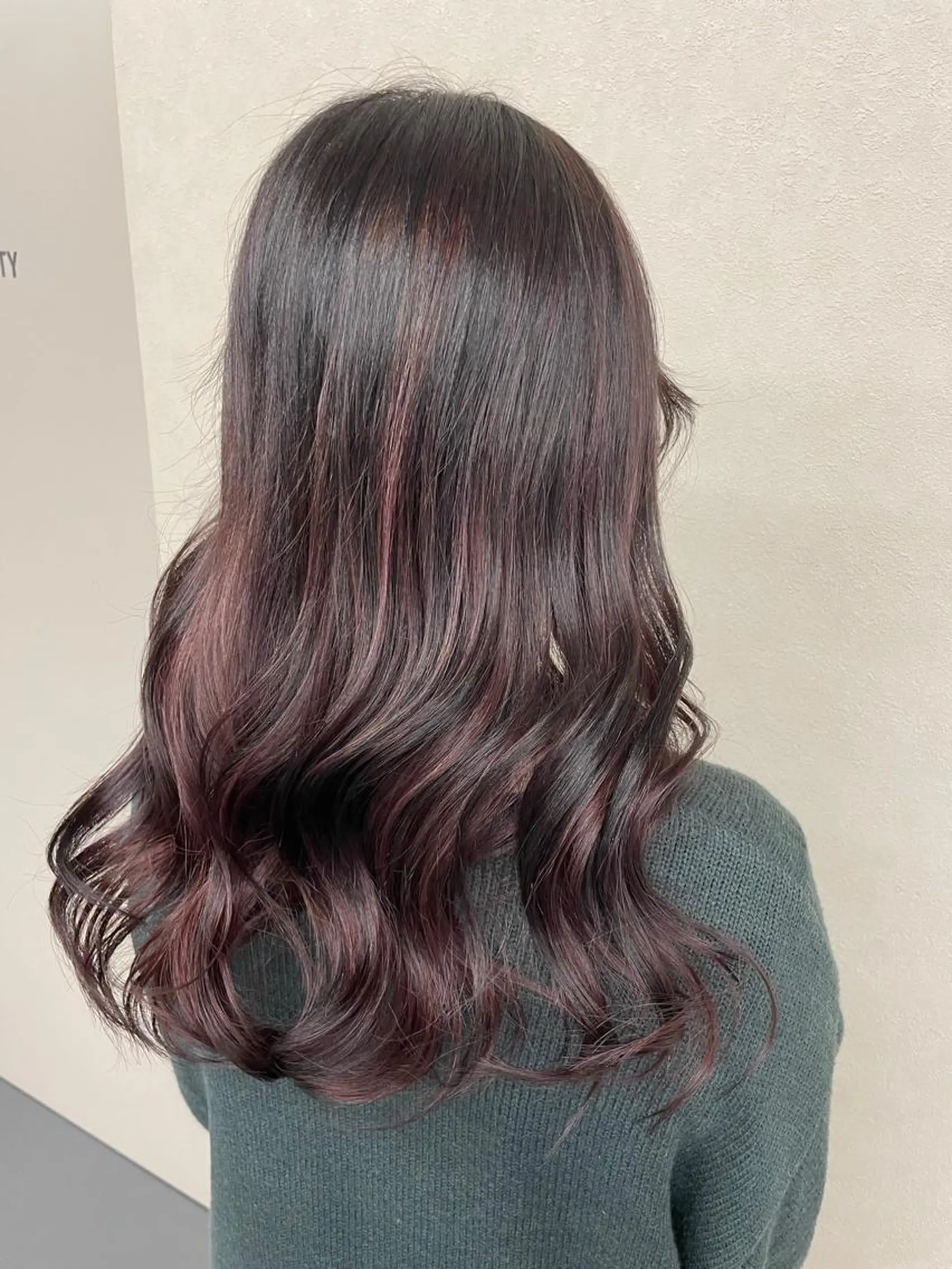 ロング ピンクブラウン 福田 拓人のヘアスタイル