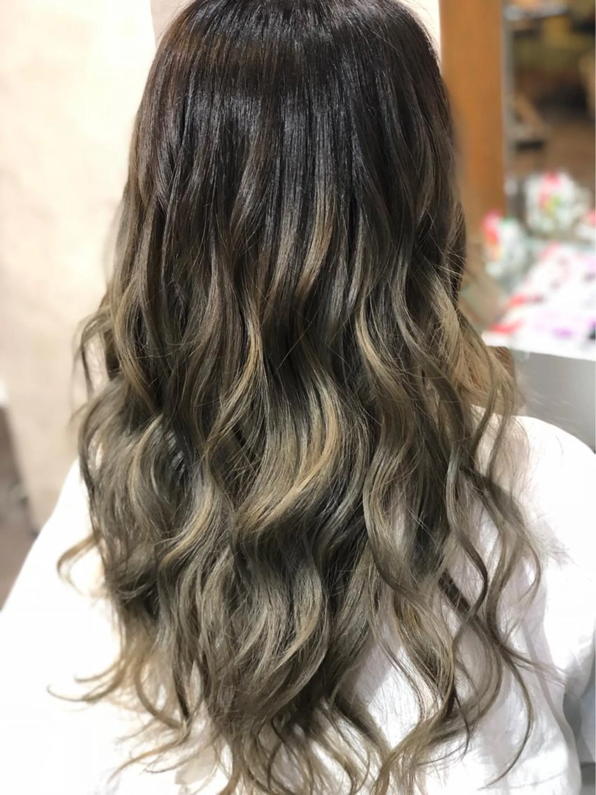 ロング ヘアカラー トリートメント BuzZ所属・西村 雄二のヘアスタイル