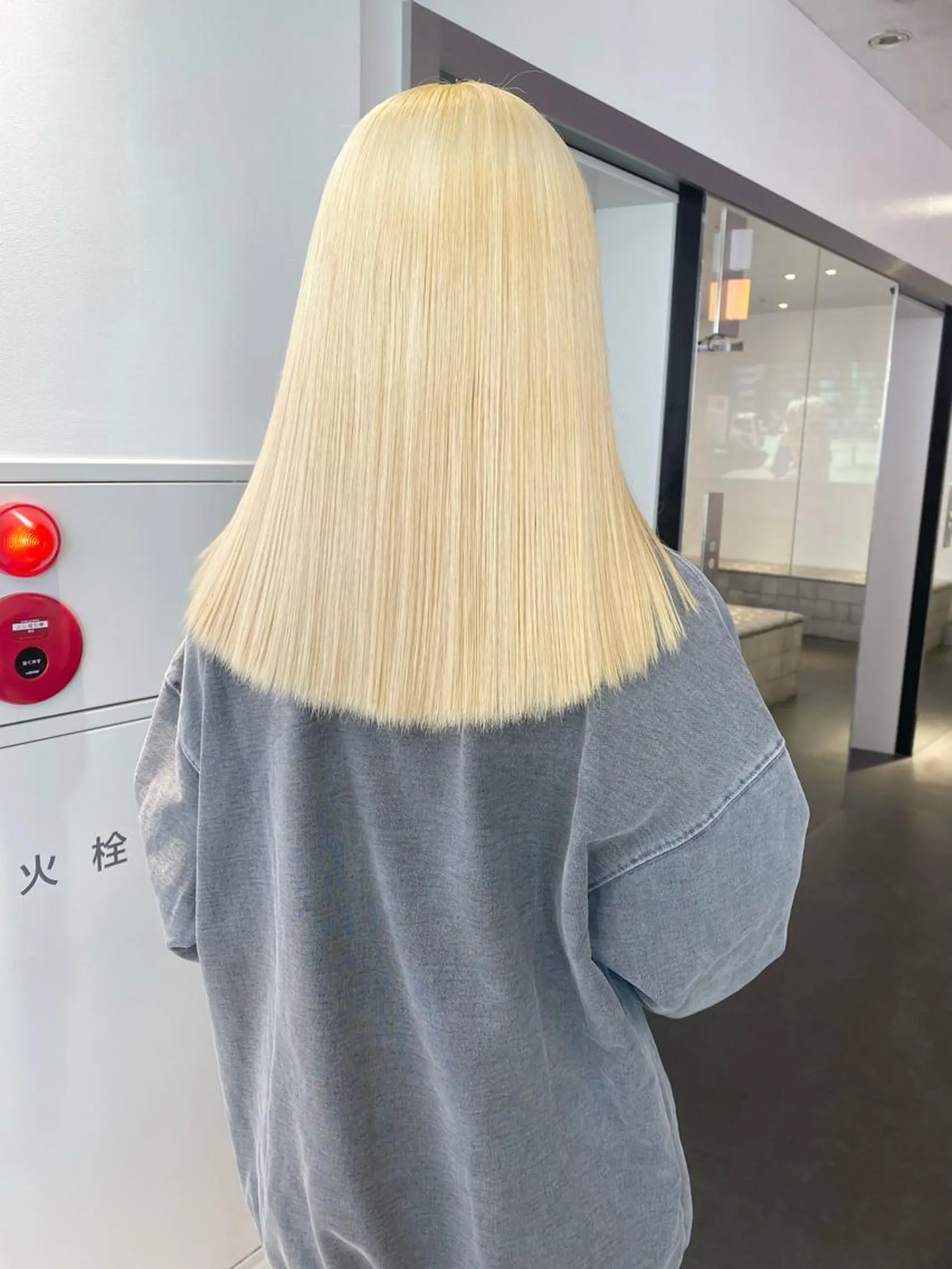 セミロング パーマ ヘアアレンジ ヘアカラー トリートメント 🎨ハイトーン/ 切りっぱなし みつきのヘアスタイル