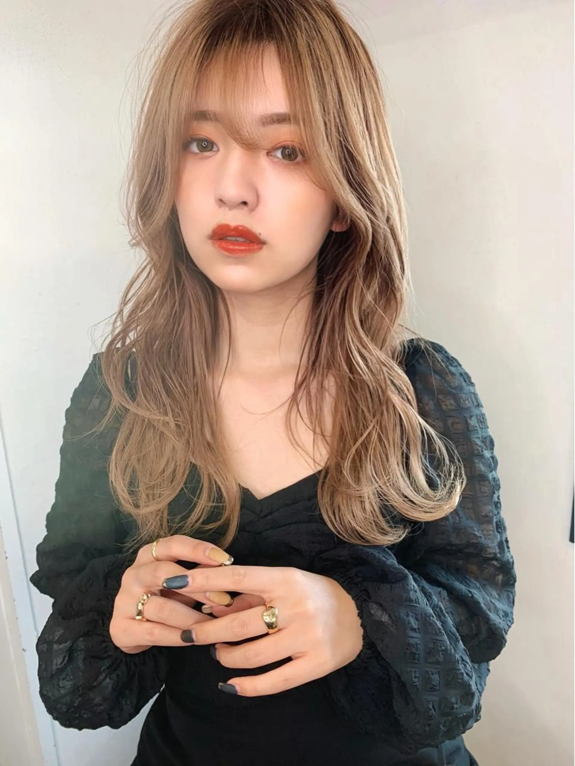 カラー レイヤーカット、 大人可愛い 中村美羅のヘアスタイル