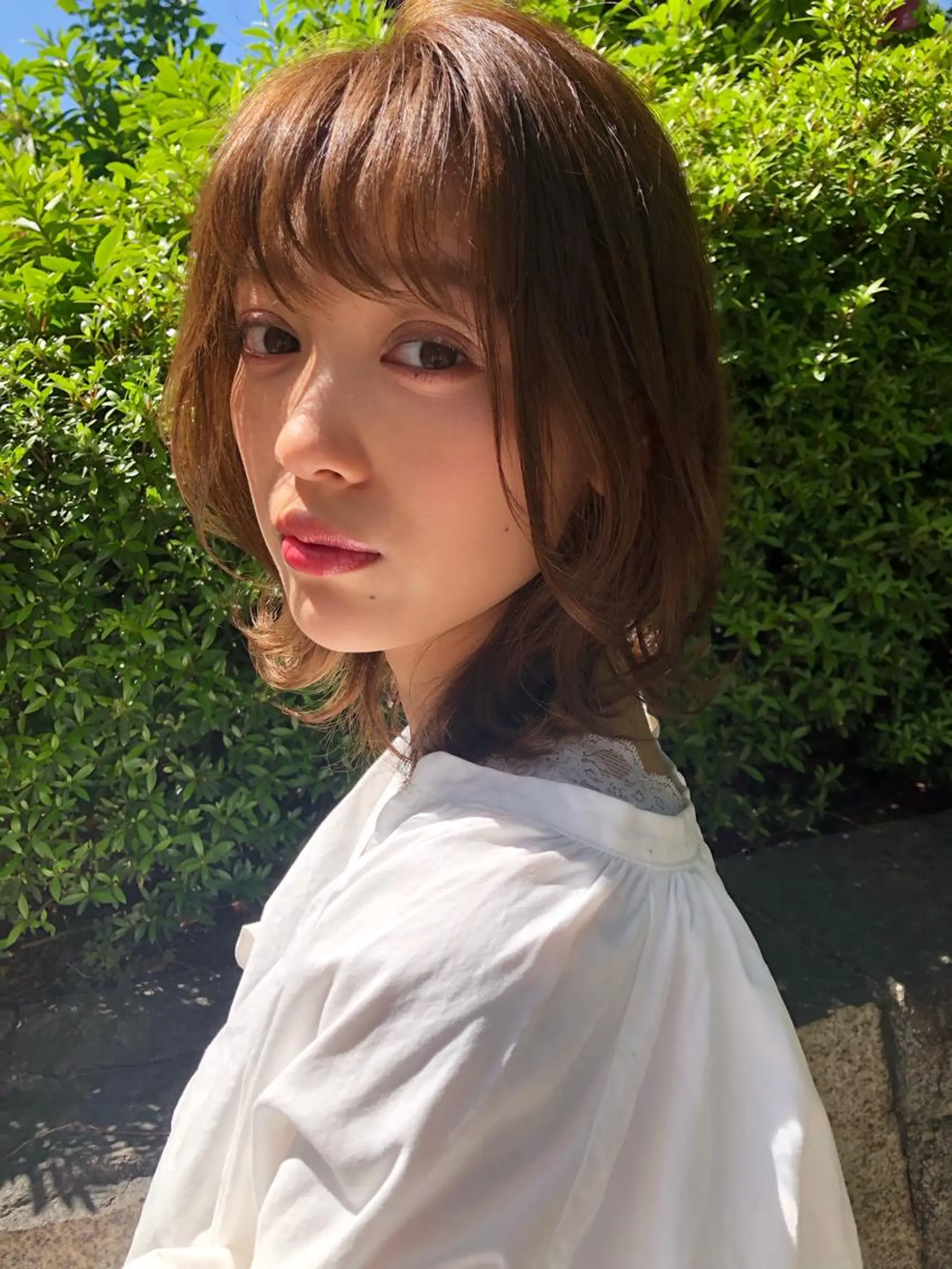 ミディアム カラー ベージュカラー 外ハネヘア カット ヘアカラー 透明感カラー│ レイヤーヘア中居美樹のヘアスタイル