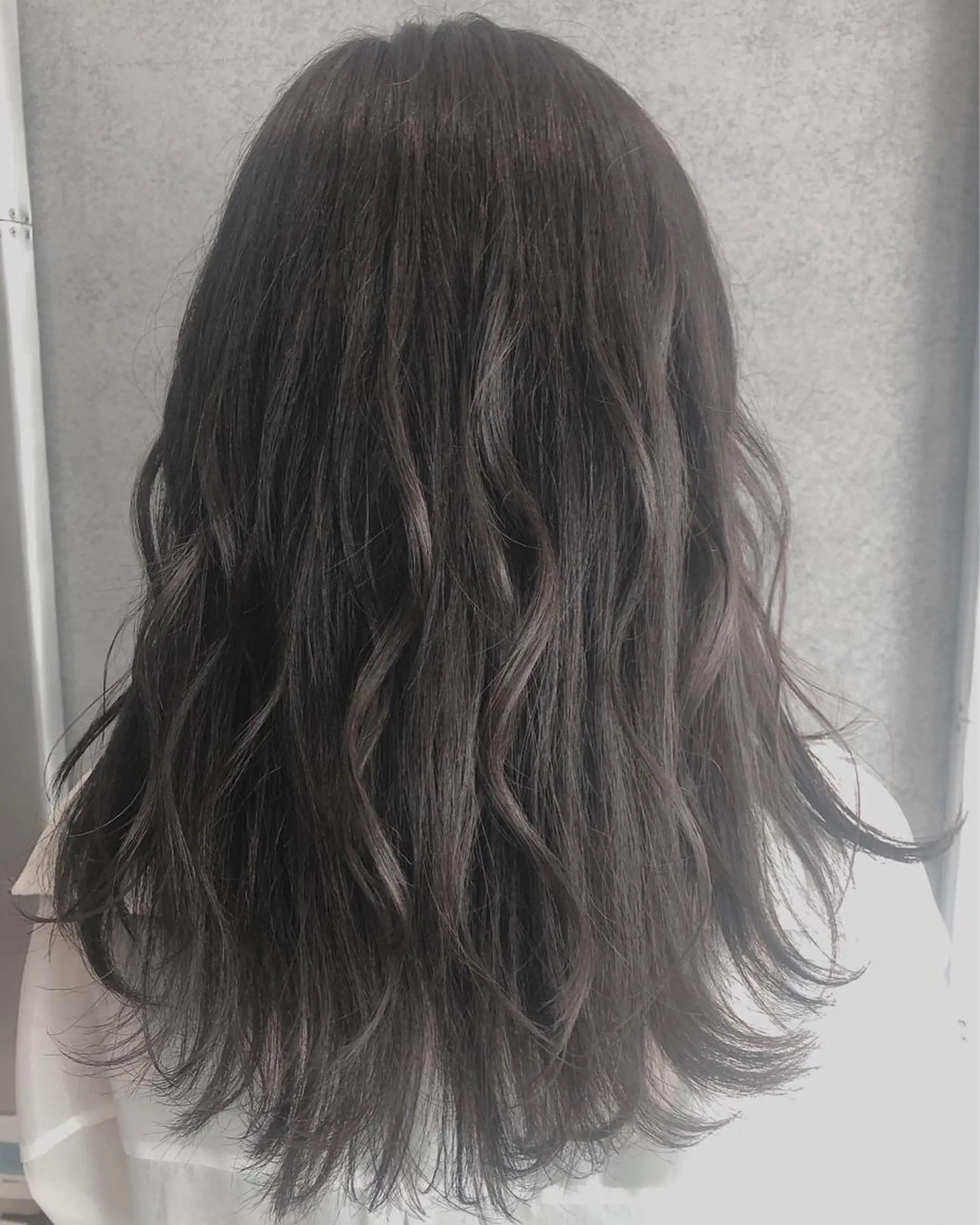 ロング カラー アッシュ アッシュグレー 櫻井 未悠のヘアスタイル