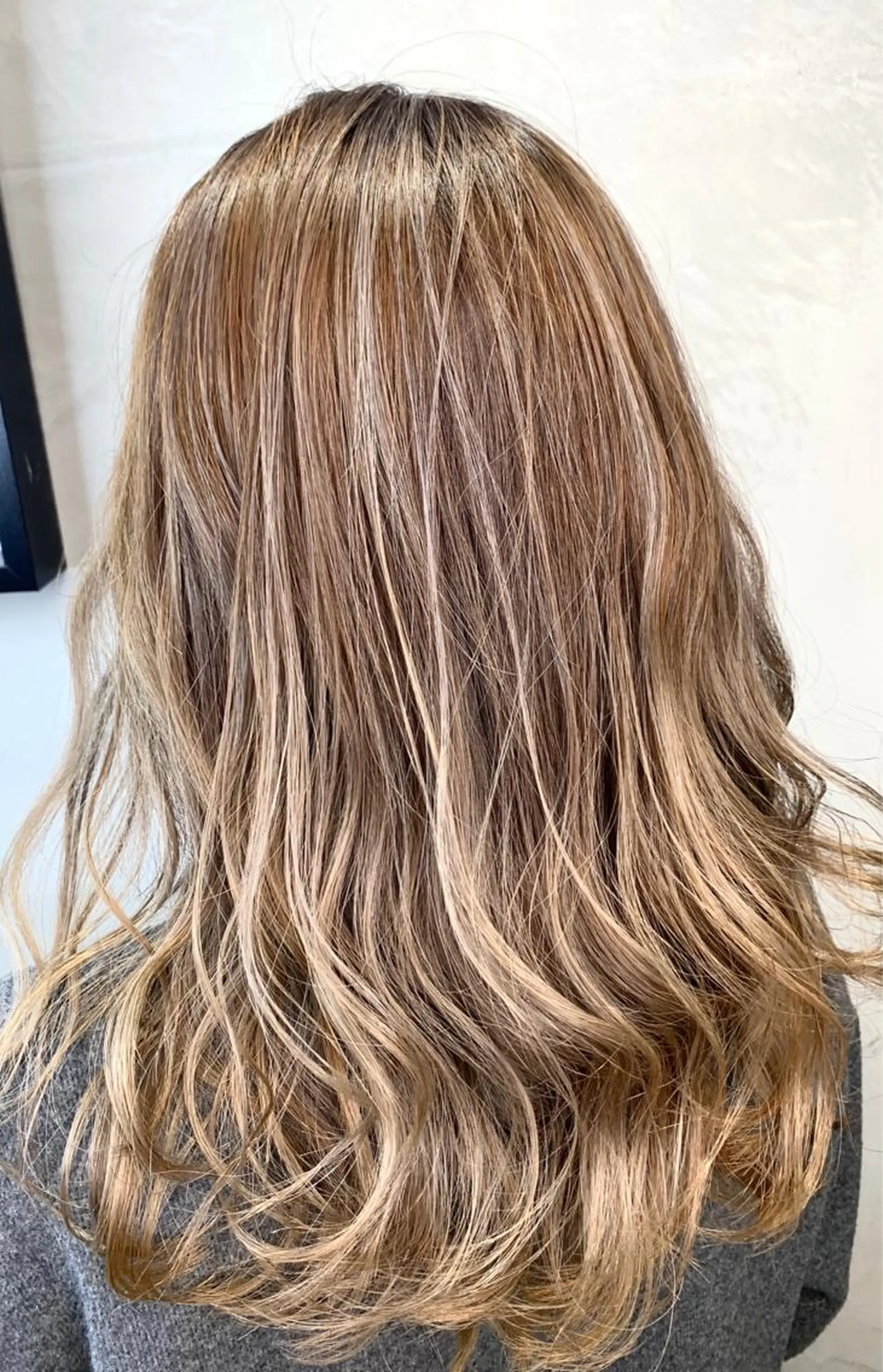 セミロング レイヤーカット 佐藤/本物志向の 髪質改善サロンのヘアスタイル