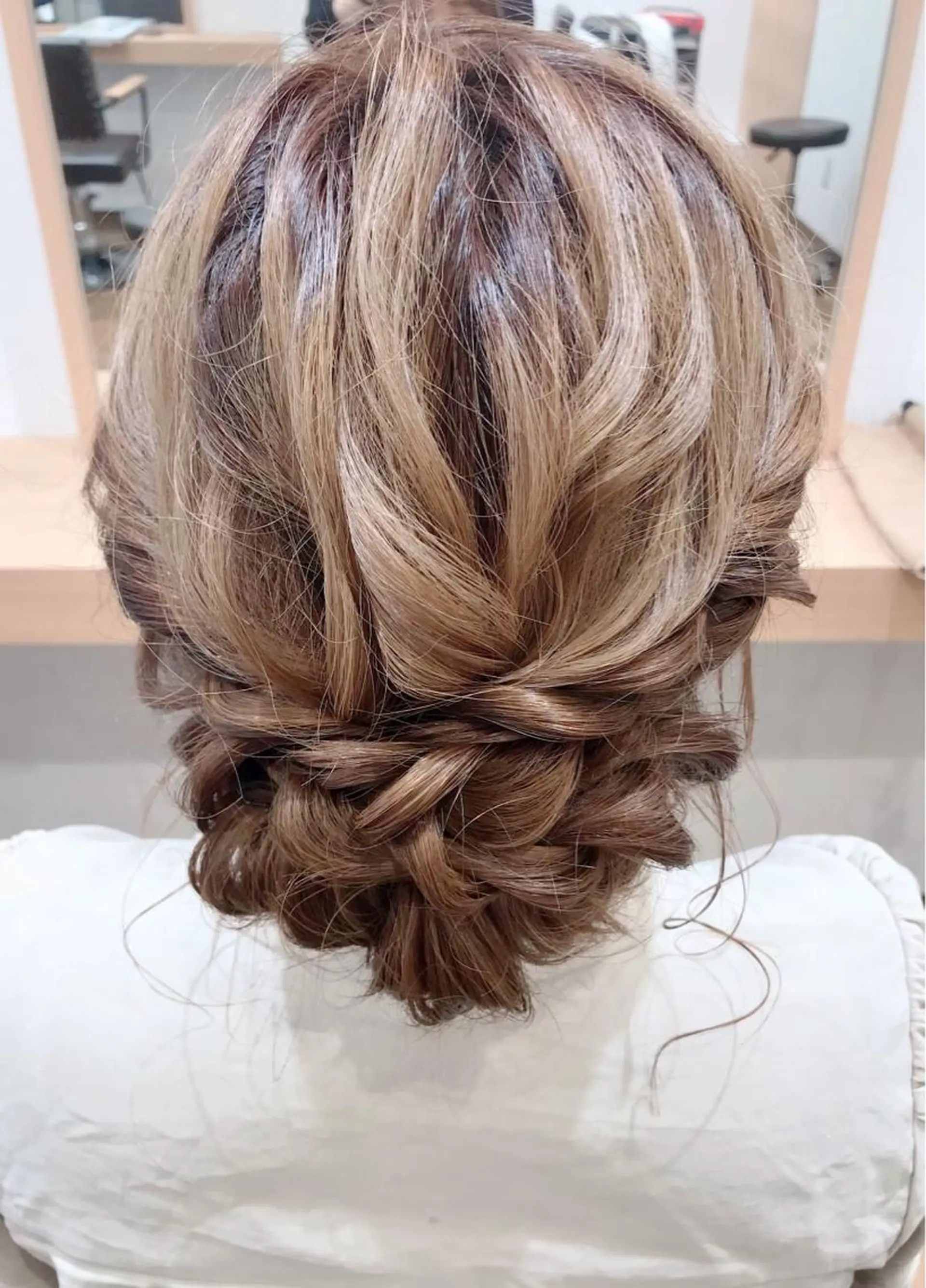 セミロング ヘアアレンジ ローシニヨン ヘアセット GRANLUSSO 〜グランルッソ駅前店所属・木口 嘉美のヘアスタイル