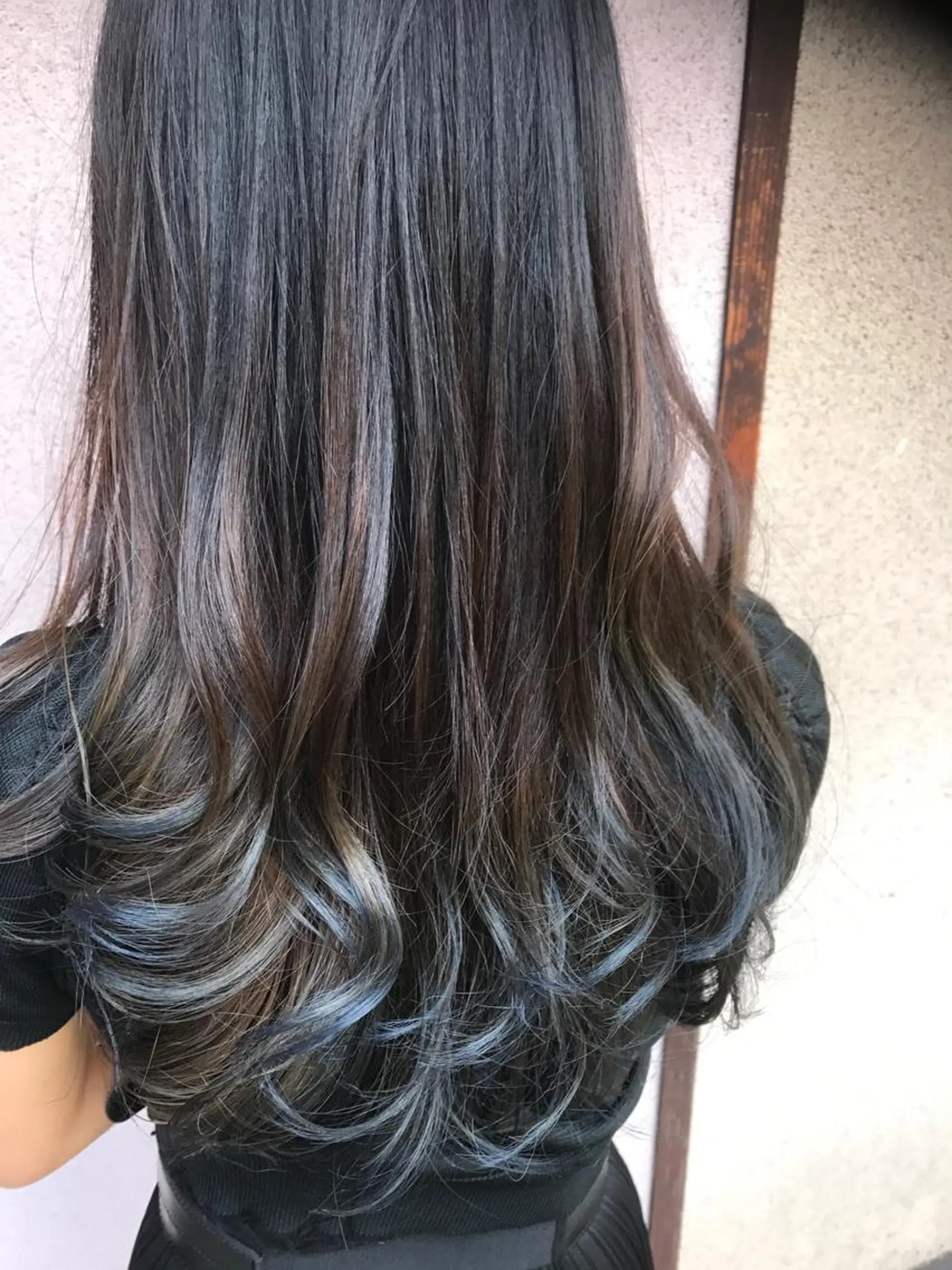 セミロング カラー ブルーカラー グラデーションカラー vato マンツーマンサロンのヘアスタイル