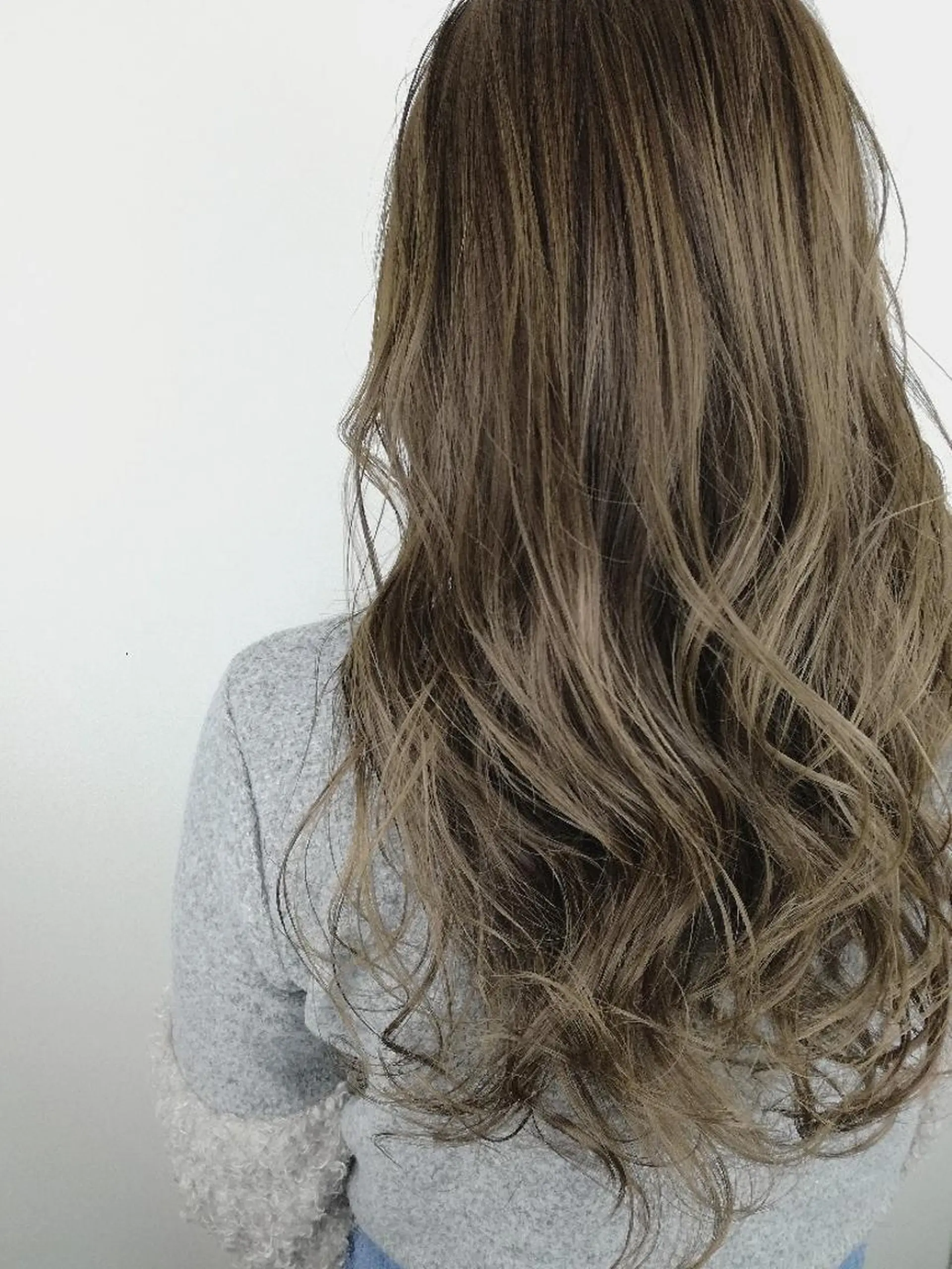 ロング カラー パーマ メンズ ネイル キッズ マツエク・マツパ ベージュカラー ミルクティーベージュ 中津No.1髪質改善 店長✨透ける暗髪のヘアスタイル