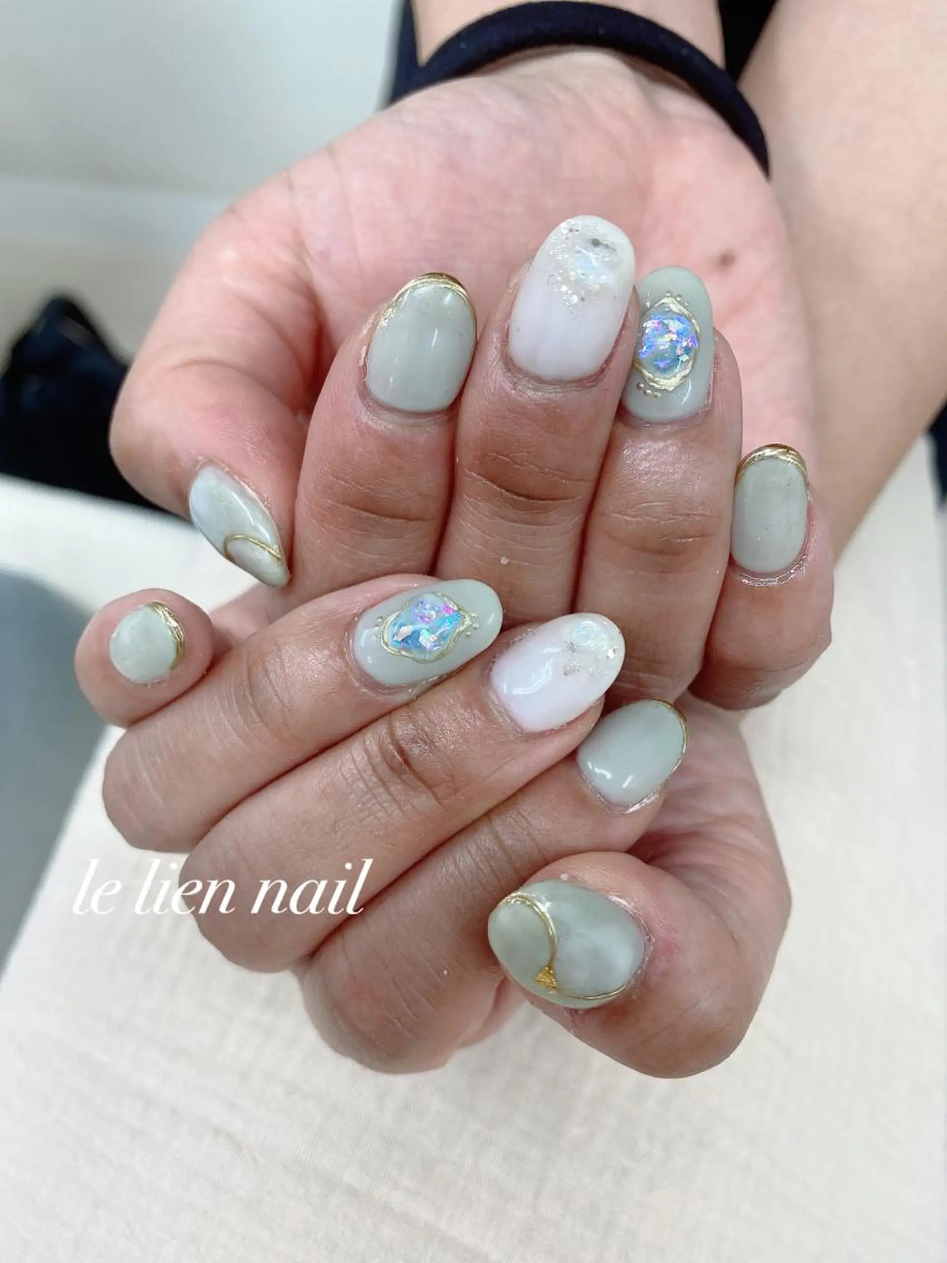 ネイル オーロラネイル グリーン ニュアンスネイル 夏ネイル ハンドネイル le lien nailのネイルデザイン
