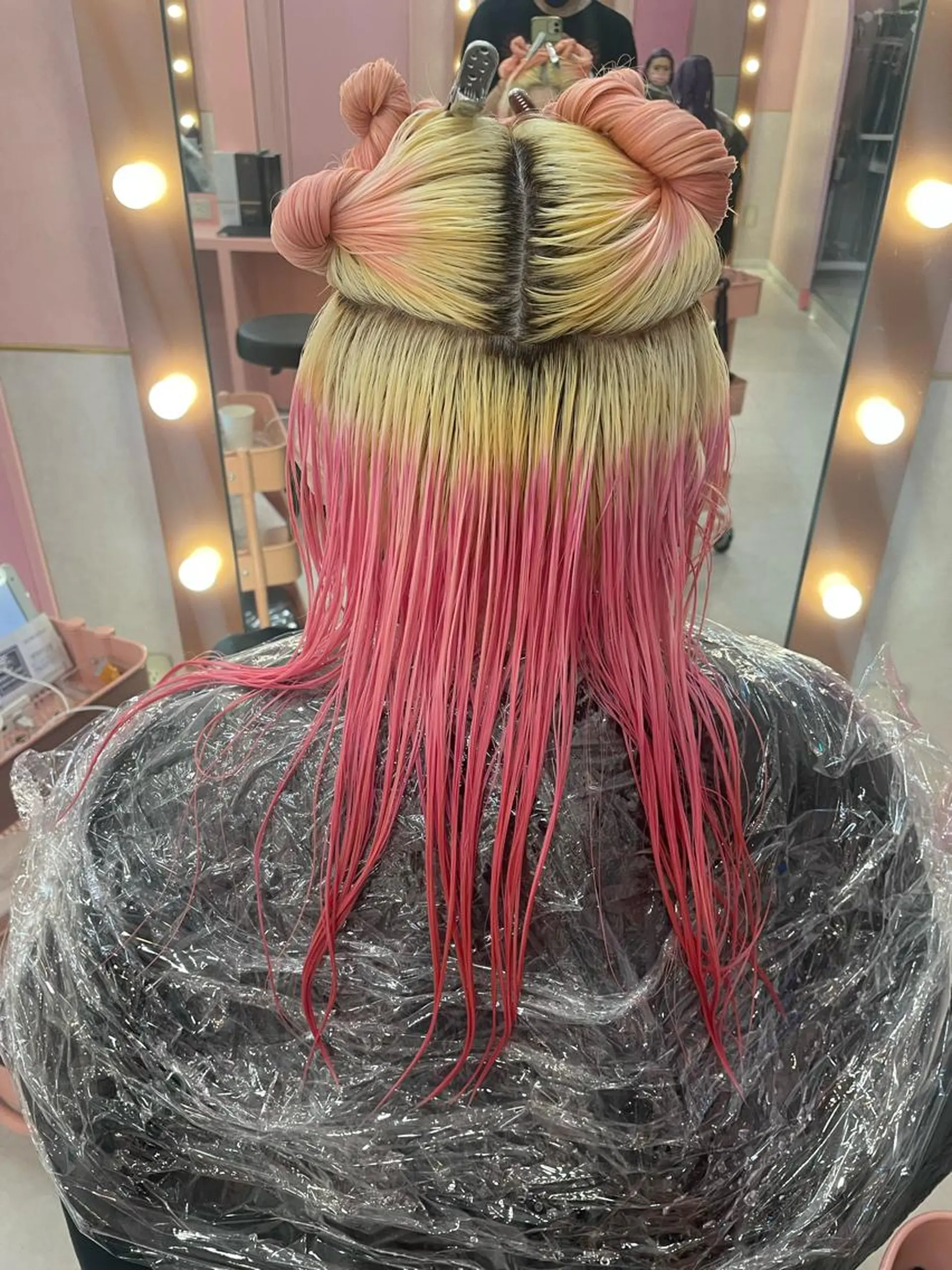 ロング カラー アッシュ アッシュグレー アッシュグレージュ バレイヤージュ ミストバング 🌈ブリーチ特化🌈 MANATOのヘアスタイル