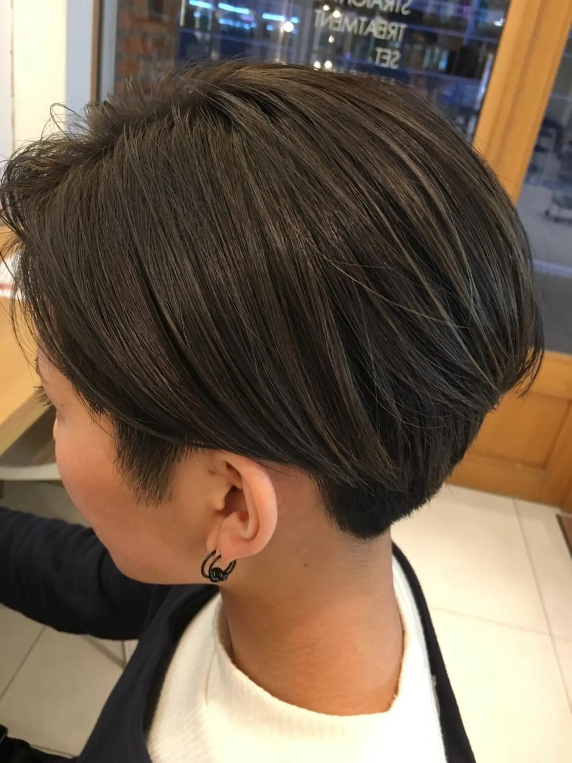 ショート カラー アッシュ 加藤 あやみのヘアスタイル