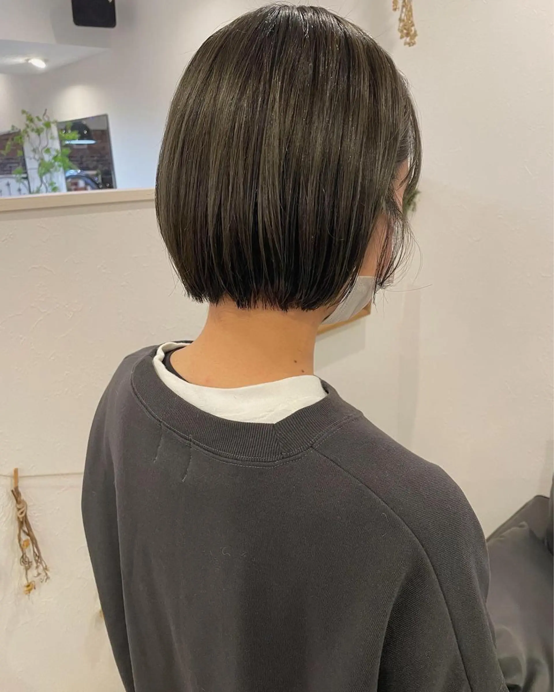 ショート カラー ブリーチ グレージュ ブリーチなしカラー オリーブグレージュ オリーブグレー カット ヘアカラー トリートメント m ā l o.🌷 サカモトマイコのヘアスタイル