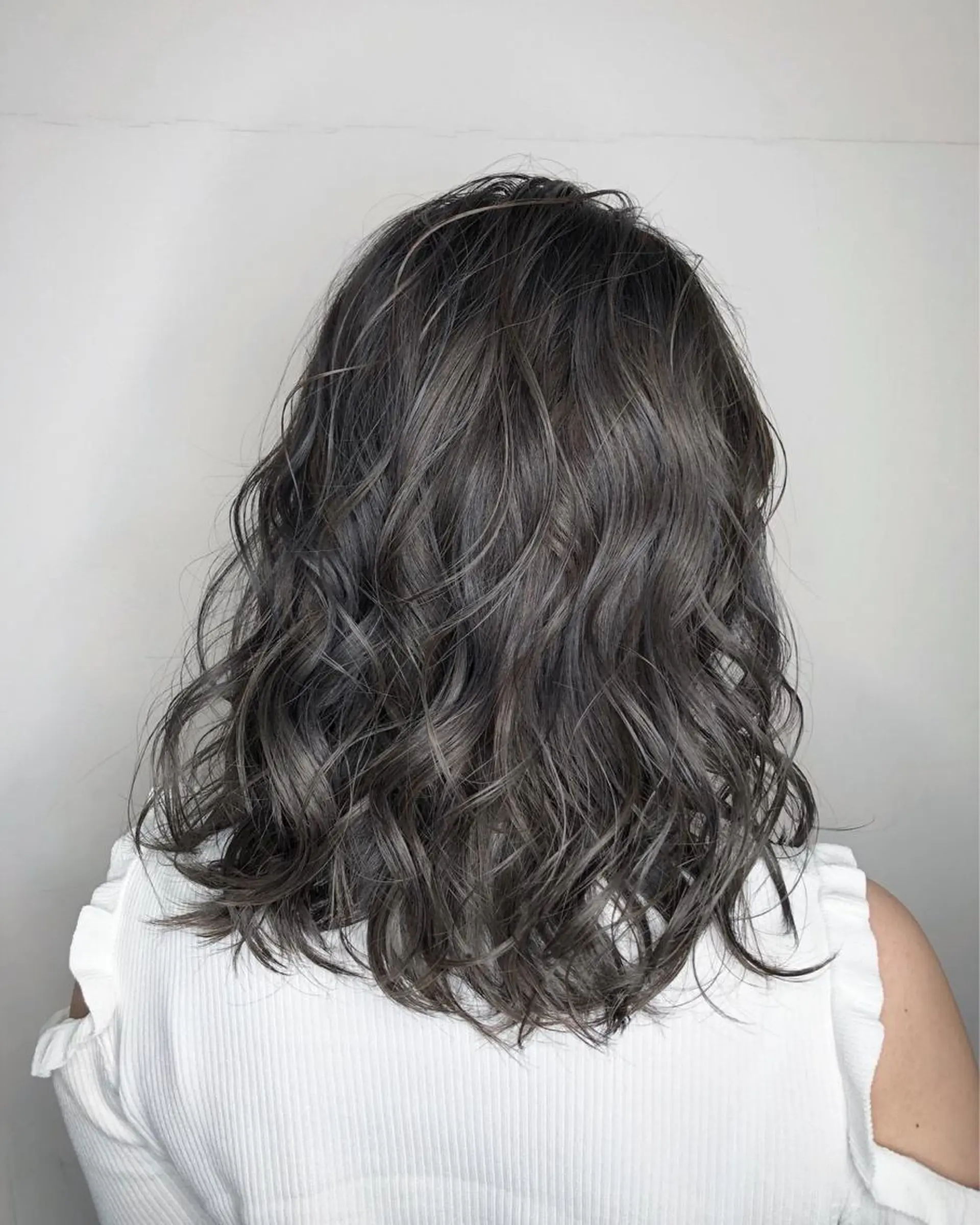 ミディアム カラー カット ヘアカラー トリートメント エミュスト心斎橋所属・🎨カラー&髪質改善 職人　松葉優希のヘアスタイル