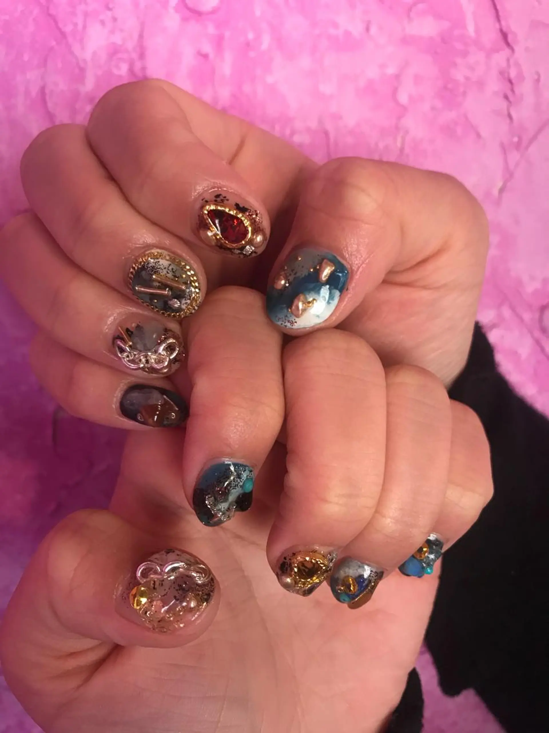 ネイル ハンドネイル キラキラ オメメのネイルデザイン