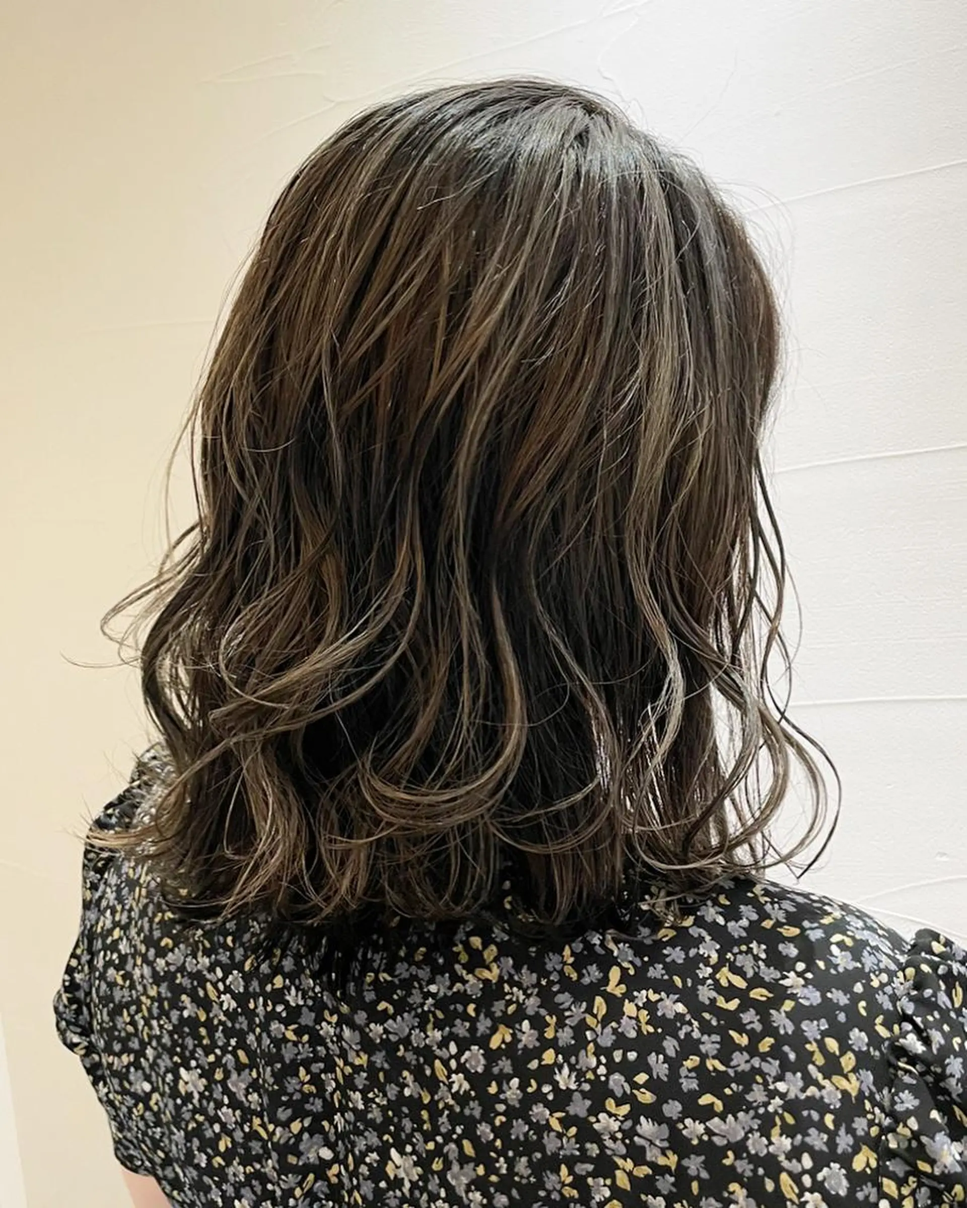 ミディアム カラー ハイライトカラー シルバー ハイライト ヘアカラー トリートメント バレイヤージュカラー 特化美容師✨星皓太のヘアスタイル