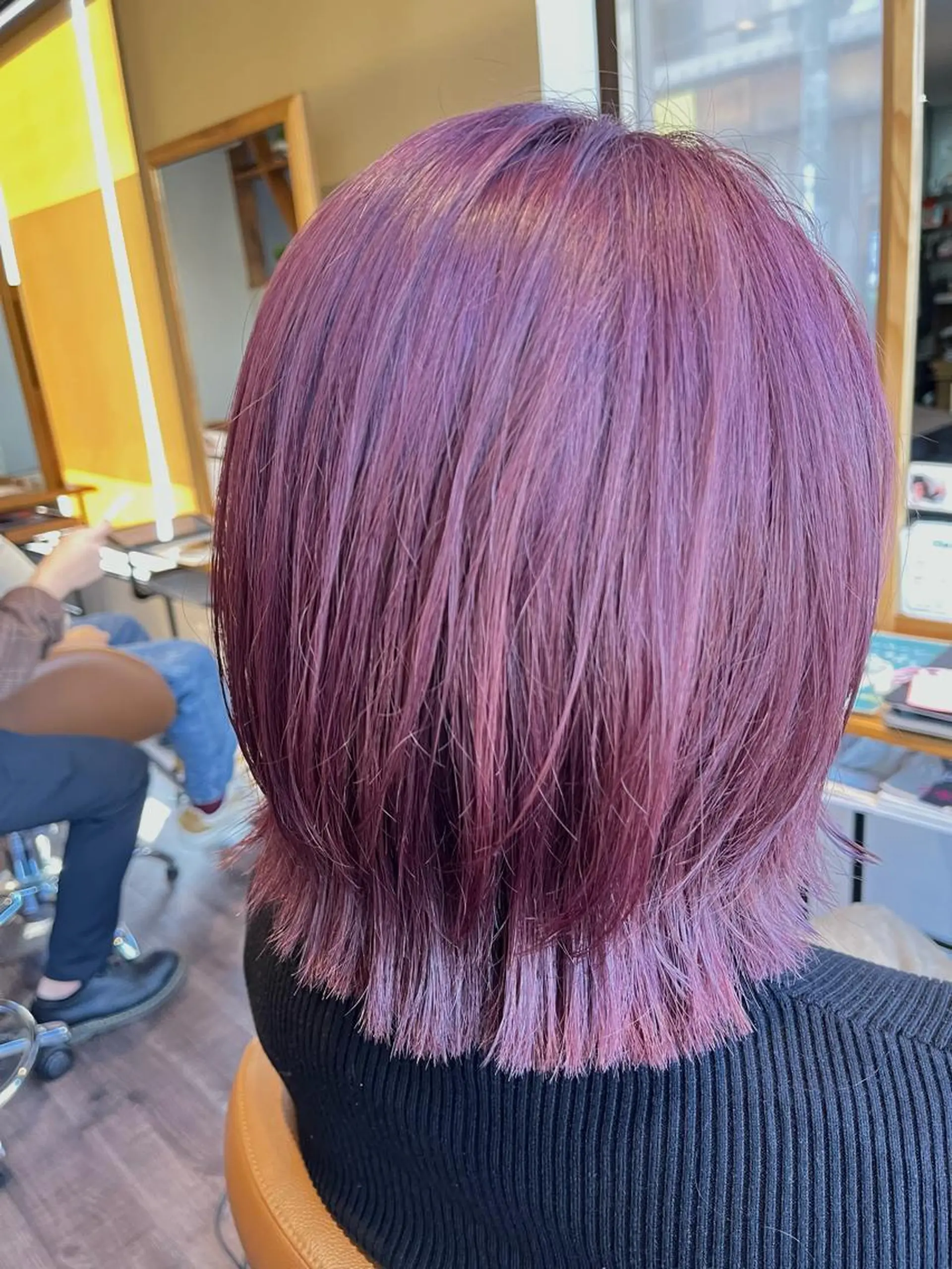 ショート パープルカラー ヘアカラー トリートメント Mavie 東奈々子のヘアスタイル