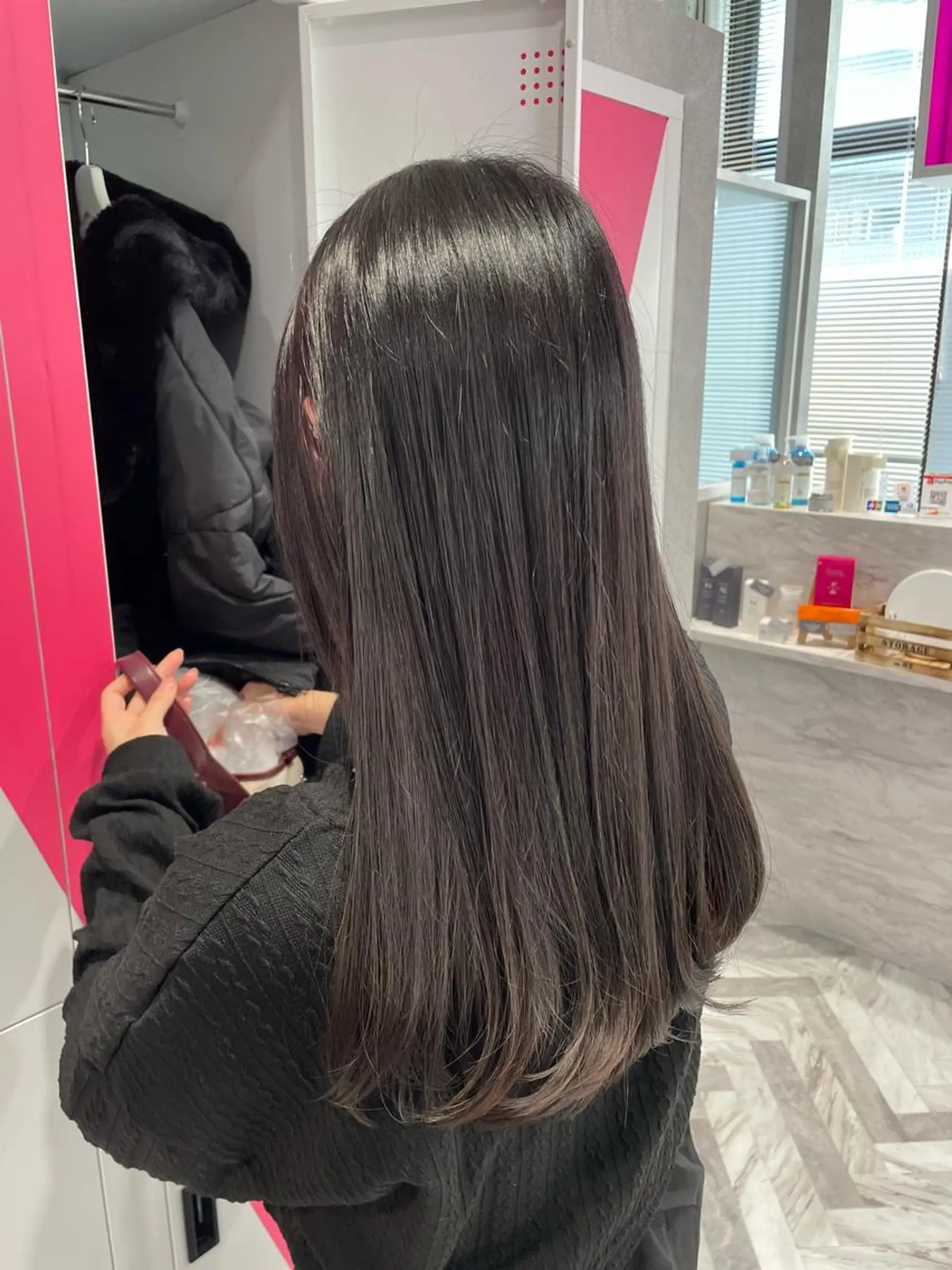 ロング カラー 黒髪 ブルーカラー ブルーブラック 透明感カラー グレージュ パーソナルカラー 藤本夢のヘアスタイル