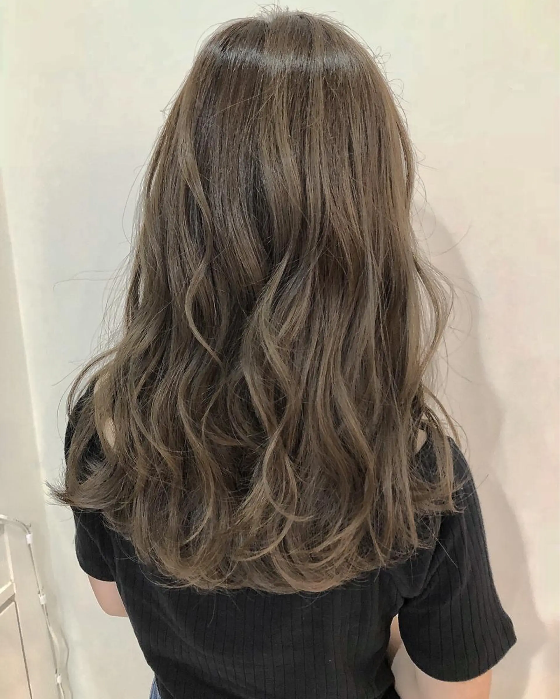 ロング カラー ベージュカラー 服部 樹季のヘアスタイル