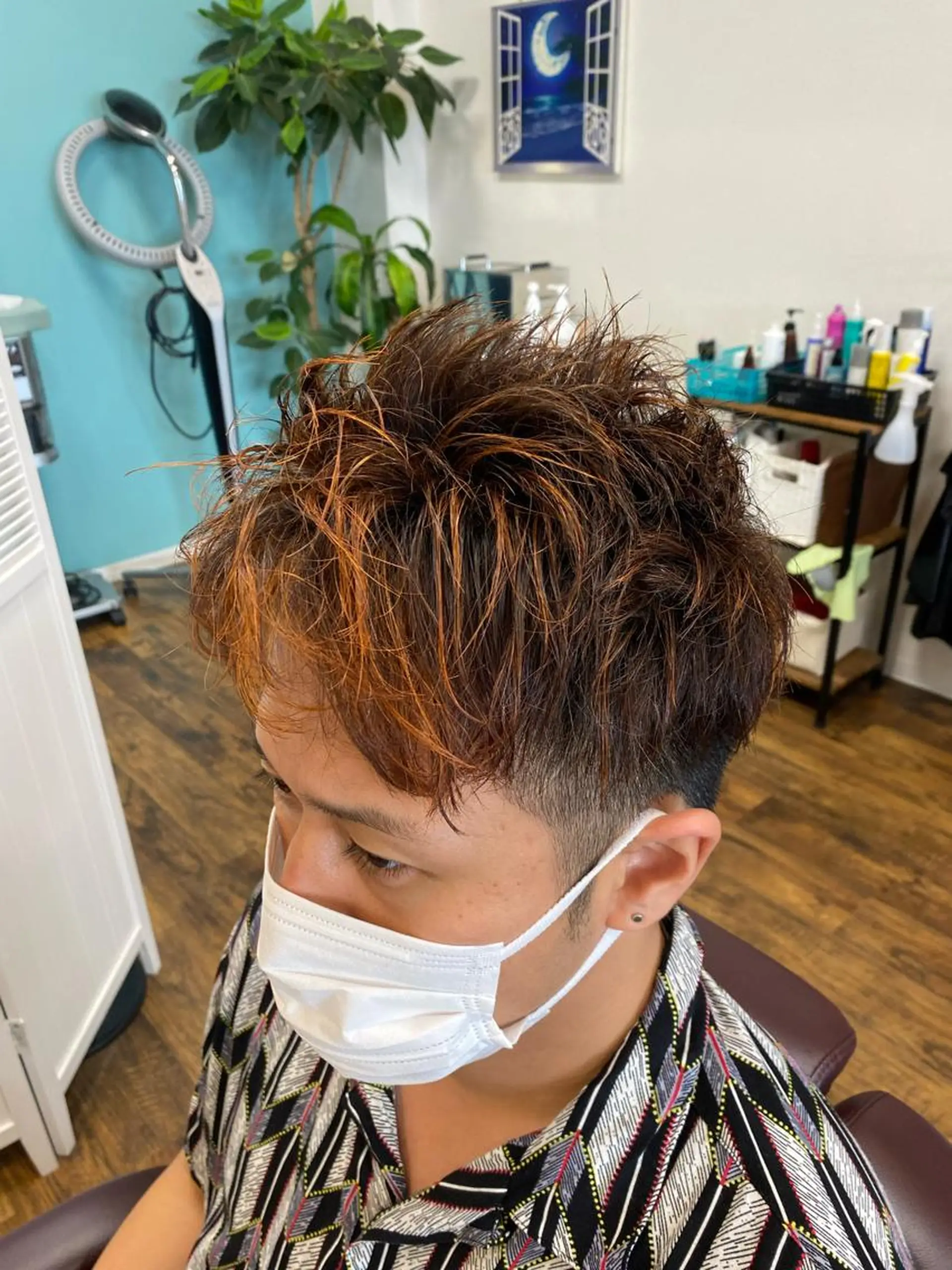 ショート カラー メンズ メンズハイライト ハイライトカラー オレンジ ハイライト clomus梅田茶屋町店所属・髪質改善特化美容師 酸性ストレート近藤俊のヘアスタイル