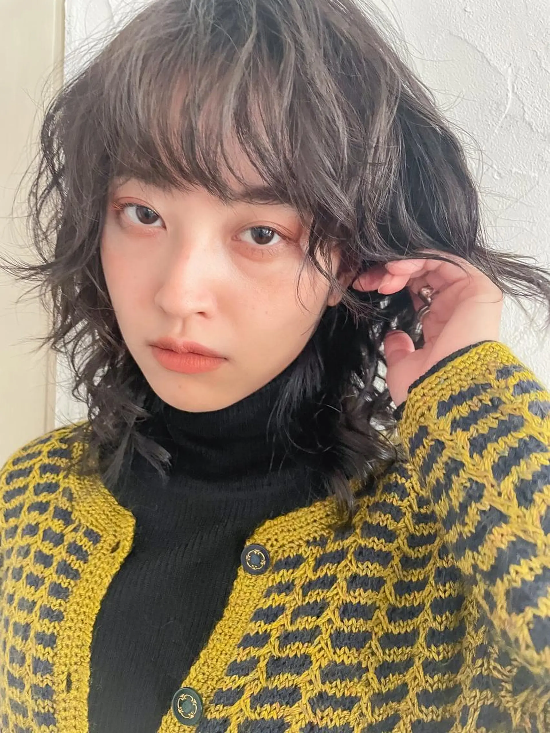 ミディアム パーマ ヘアアレンジ ミディアムパーマ レイヤーカット ニュアンスパーマ rii-🩰 トレンド韓国ヘアのヘアスタイル