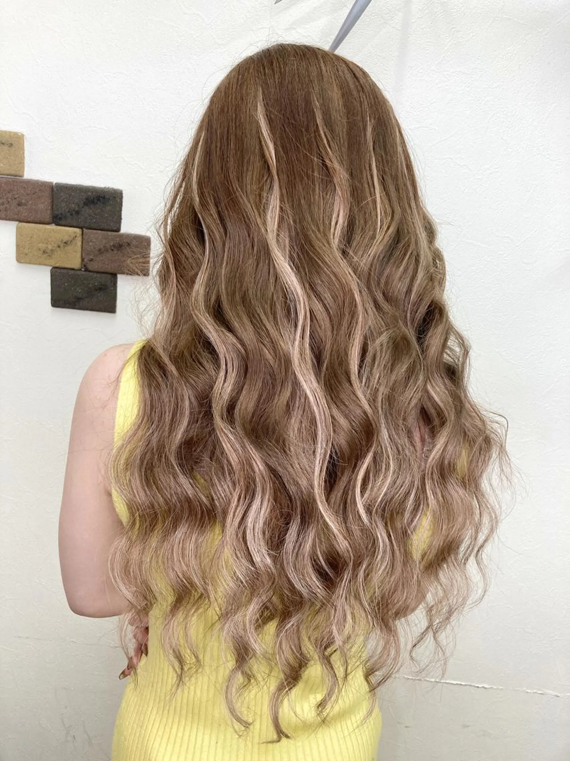 セミロング カラー シールエクステ ベージュカラー ハイライトカラー ミルクティーベージュ エクステ KEISUKE/ 池袋✨エクステのヘアスタイル