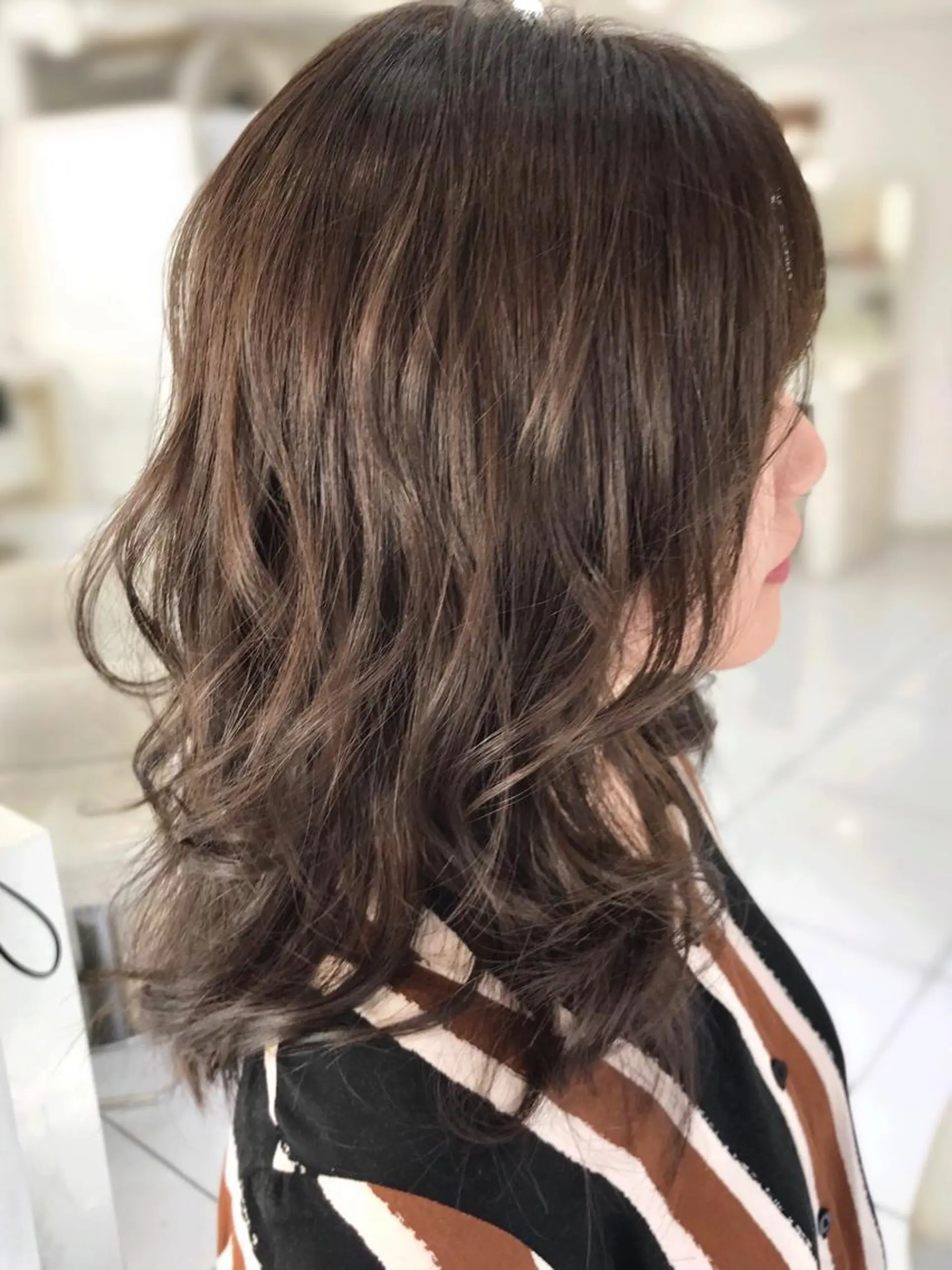 ミディアム カラー パーマ ヘアアレンジ メンズ キッズ ネイル マツエク・マツパ 20代半ば上質なへア ケア 髪質改善 大西のヘアスタイル