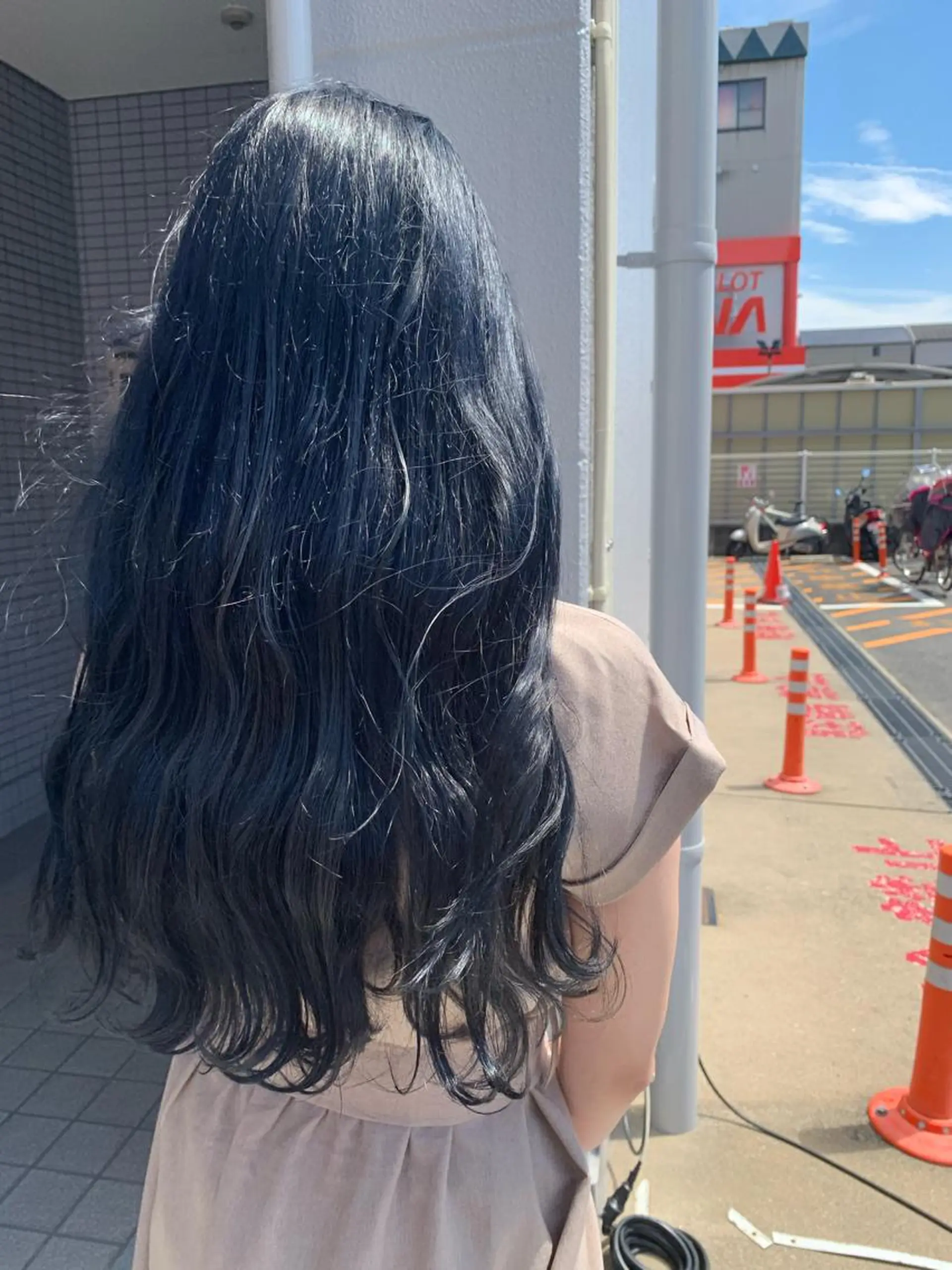 ロング カラー ブルーカラー ブルージュ ヘアカラー トリートメント Ripps長居所属・メテオ ／ヘアカラー 西川菜実のヘアスタイル
