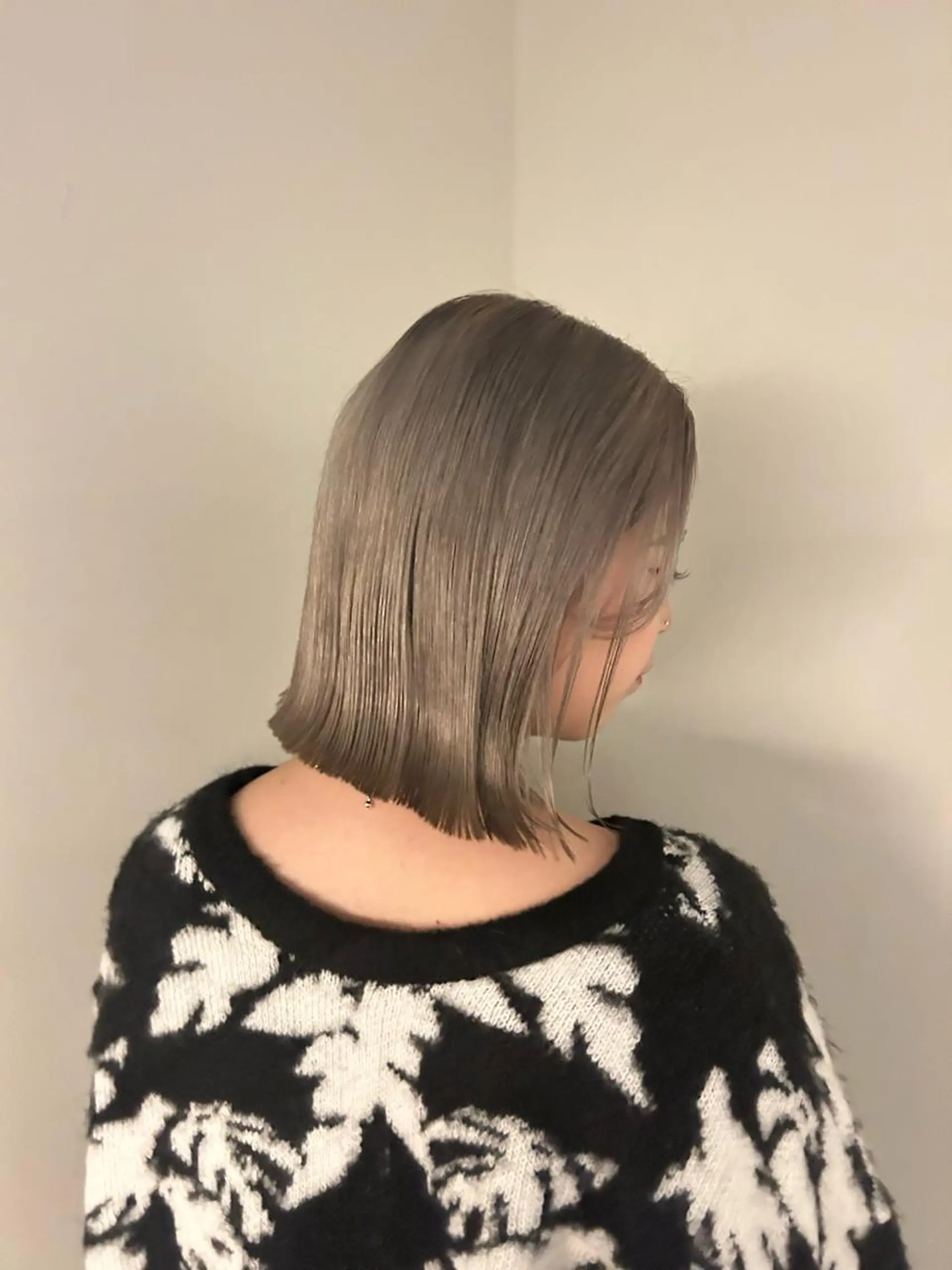 ミディアム カラー sliver renのヘアスタイル