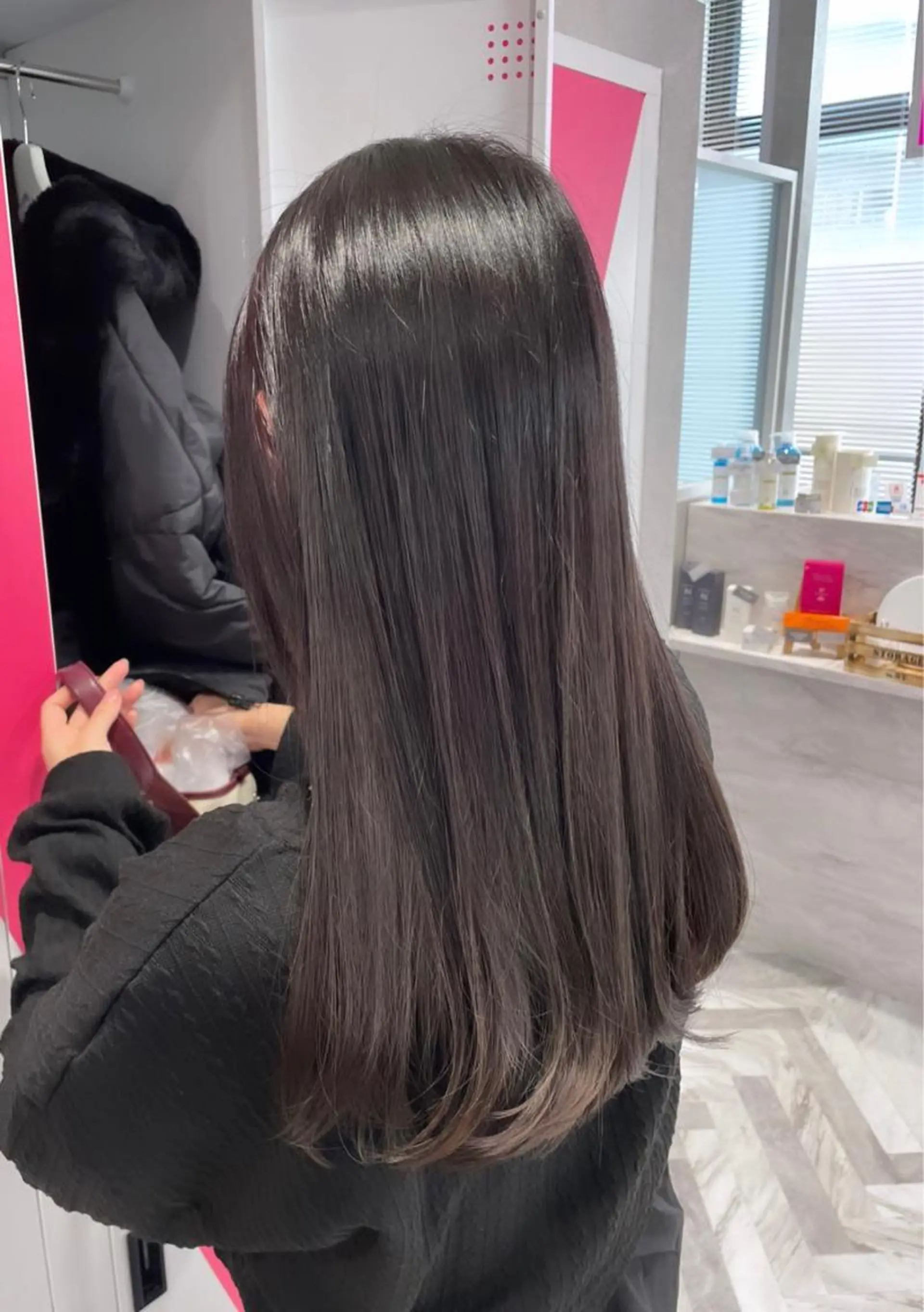 ロング カラー 黒髪 ブルーカラー ブルーブラック 透明感カラー グレージュ パーソナルカラー 藤本夢のヘアスタイル