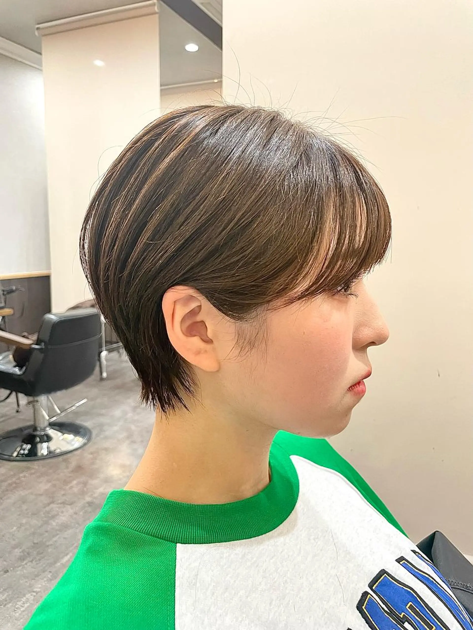 ショート カラー ベージュカラー ショートヘア レイヤー/艶カラー 🫧守利のヘアスタイル