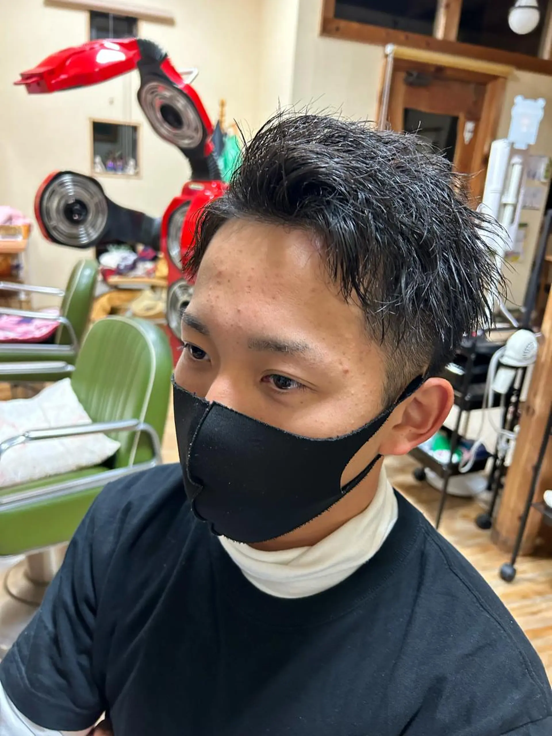 ショート パーマ メンズ メンズパーマ メンズツイストパーマ ツイストパーマ カット パーマ 柿原啓登【メンズパー マ/ハイトーン】のヘアスタイル