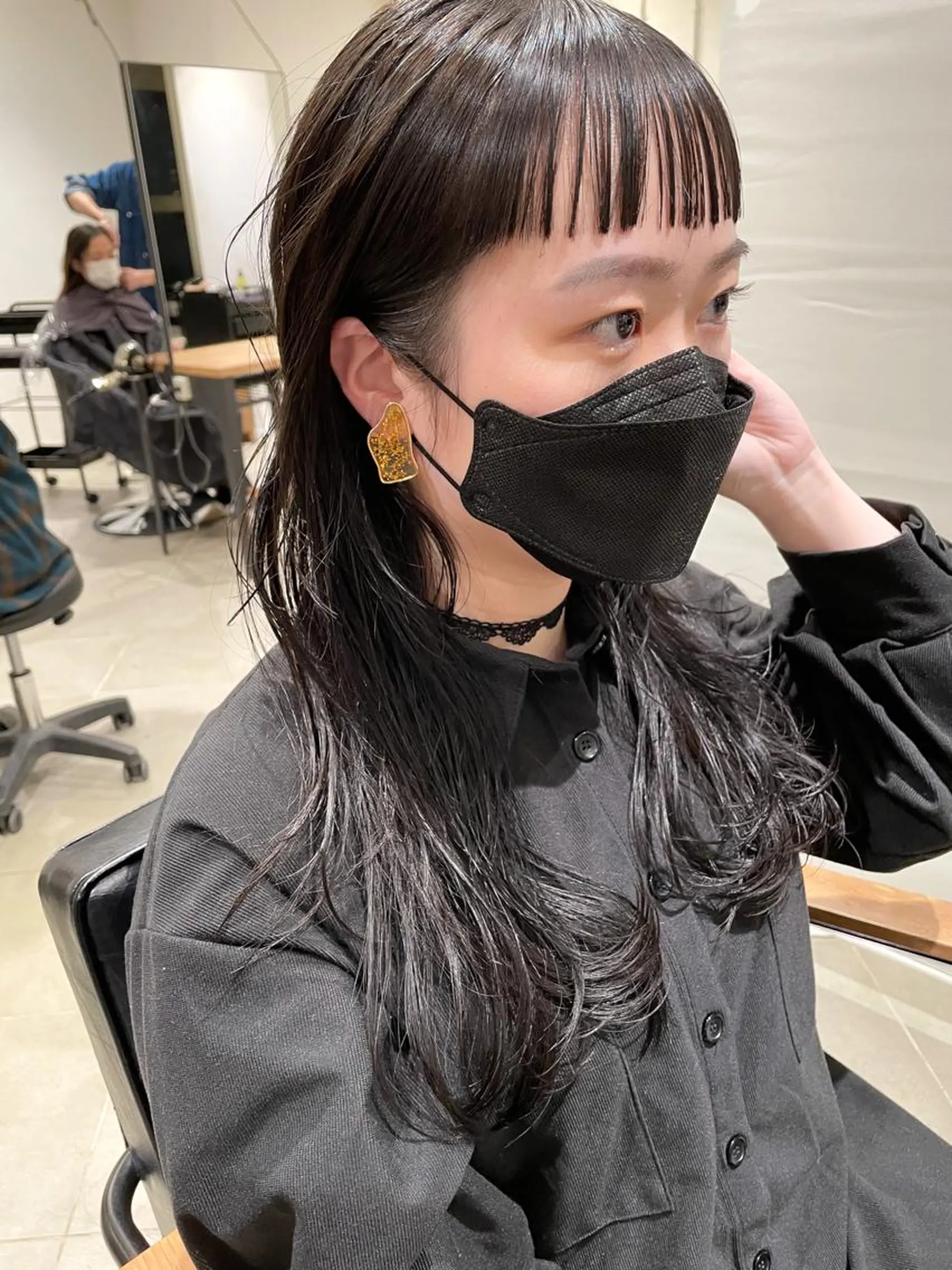 ロング カラー オン眉 カット ヘアカラー トリートメント Loom.所属・村上雅人 ナチュラルモードのヘアスタイル