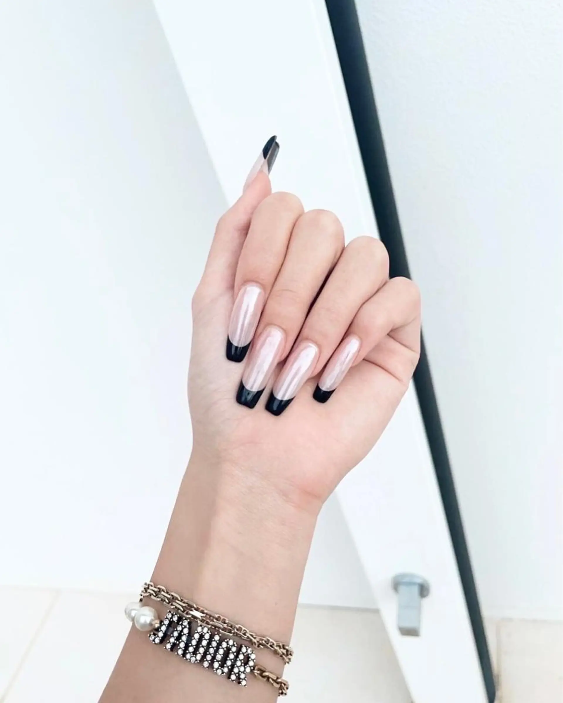 ネイル オーロラネイル ジェルネイル 韓国ネイル マグネットネイル ミラーネイル ちゅるんネイル🪄 耳ツボジュエリー🔗のネイルデザイン