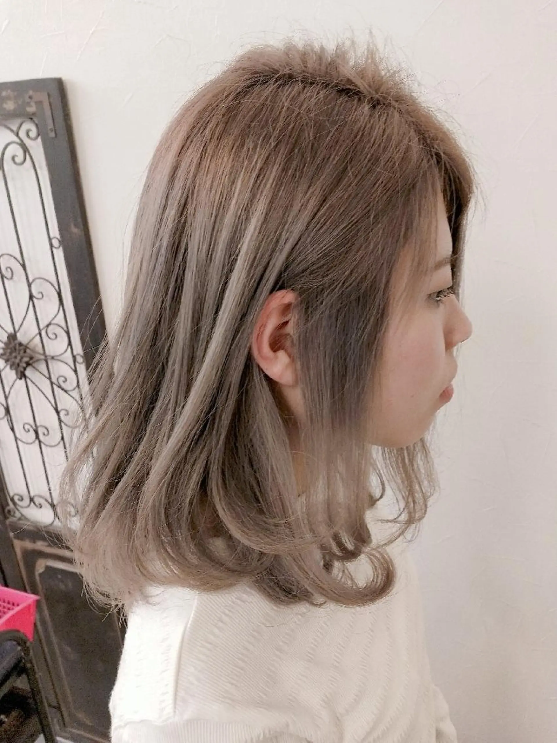 カラー ミディアム ベージュカラー ブリーチ 透明感カラー ホワイトベージュ デザインカラー髪質 改善Lilithのその他イメージ