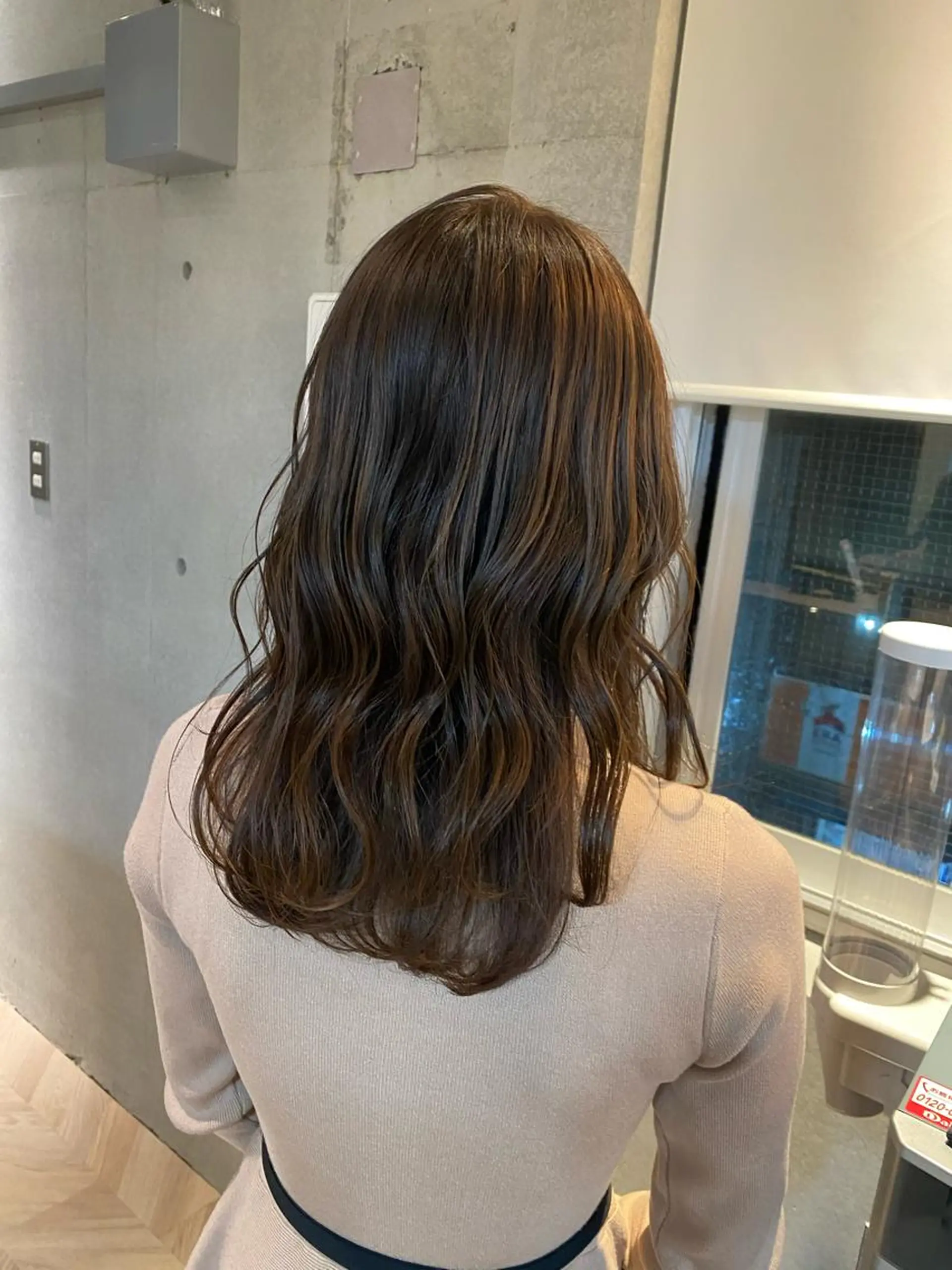 セミロング カット ヘアカラー トリートメント 西山 恵太郎のヘアスタイル