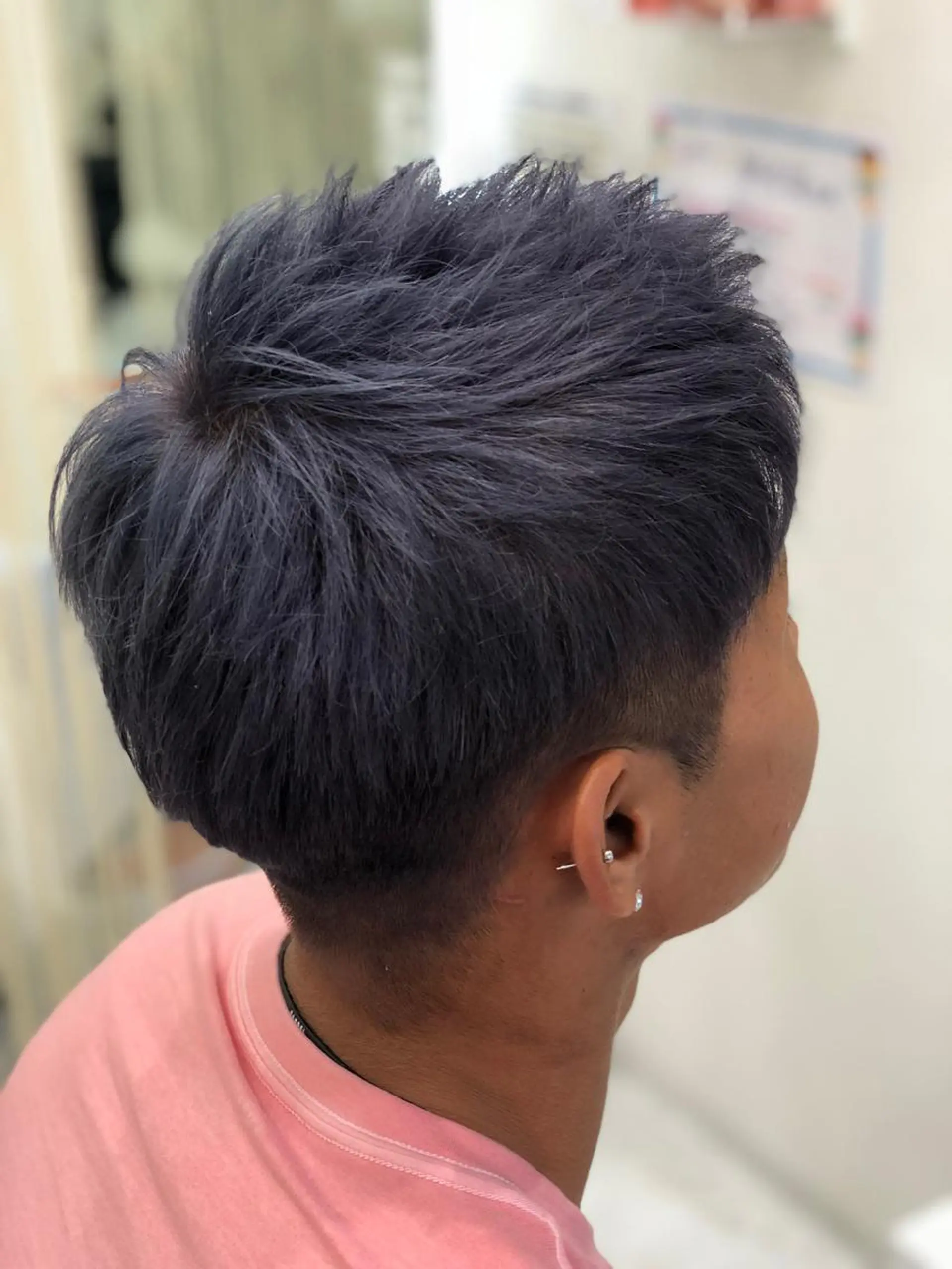 ショート カラー メンズ メンズブリーチ ブリーチ ネイビーカラー 佐藤 祥太のヘアスタイル