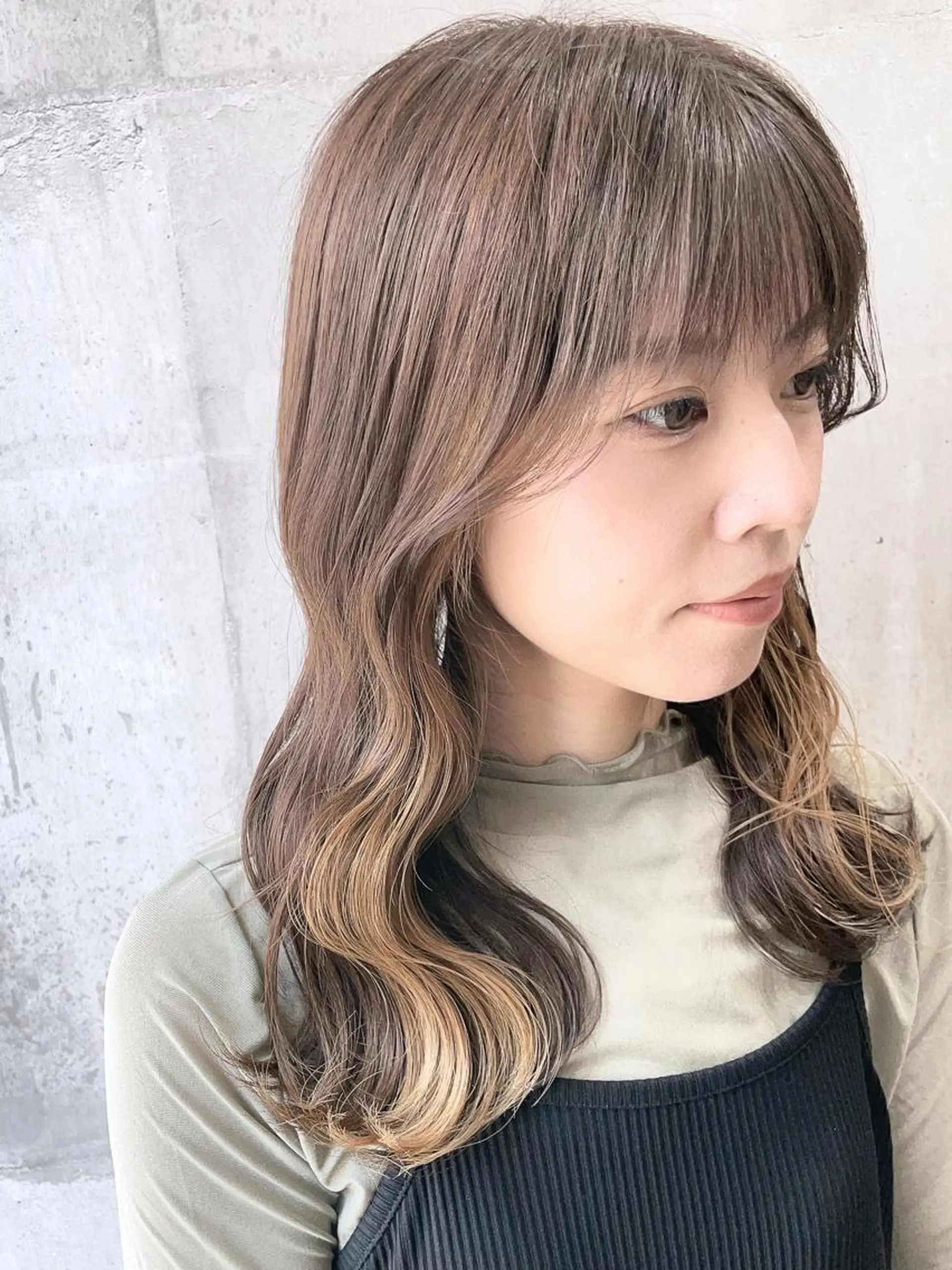 セミロング 外国人風カラー ハイライト 髪質改善 似合わせカット トリートメント カット ヘアカラー トリートメント Ammi hairのヘアスタイル