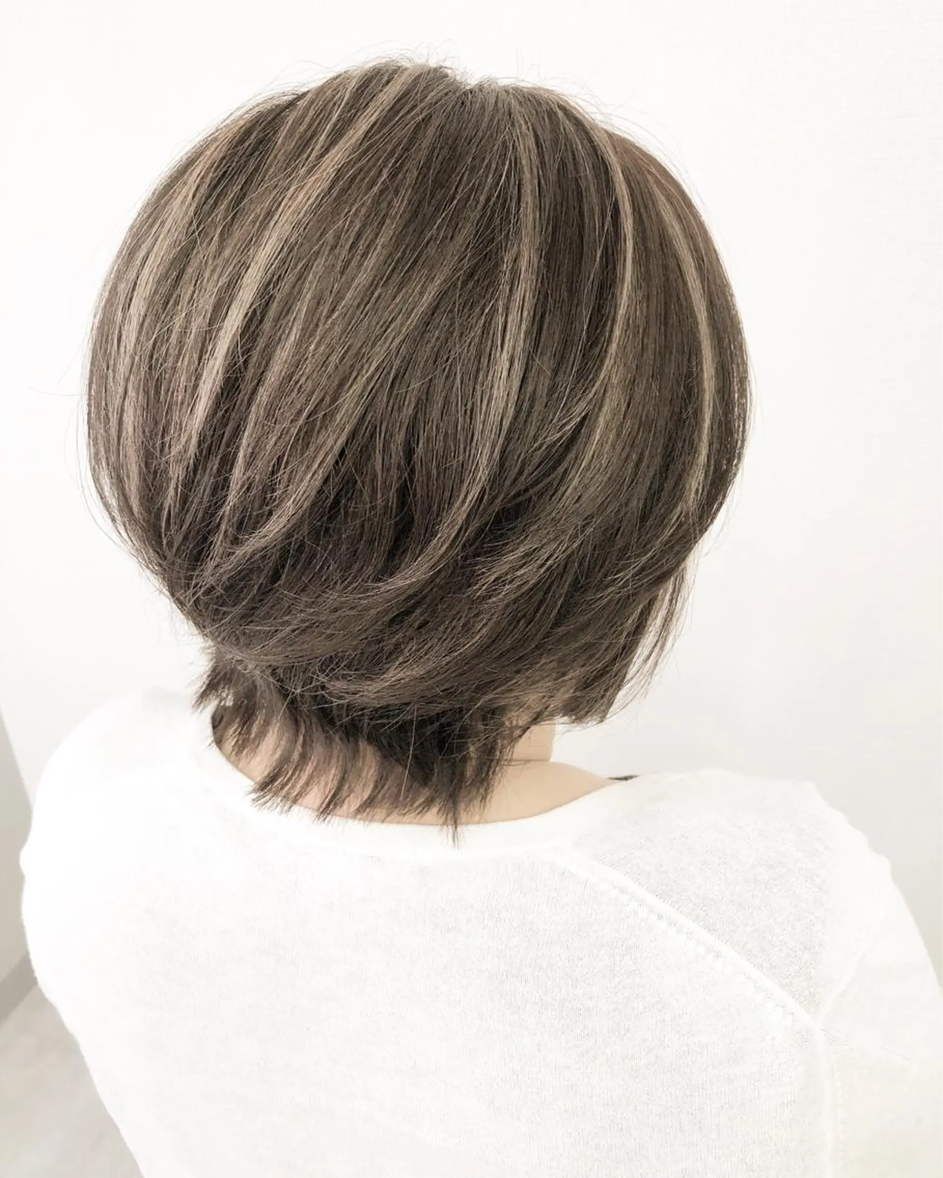 ショート ミルクティーカラー 🌈店長クボのヘアスタイル
