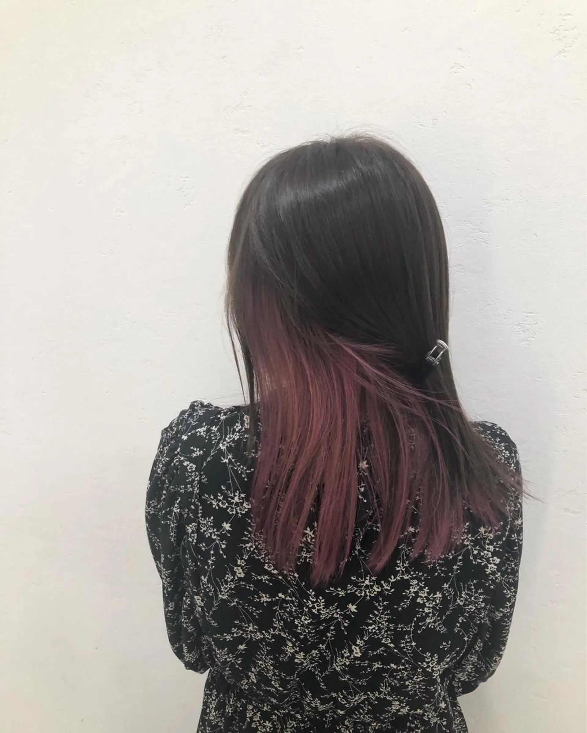 ミディアム カラー インナーカラー ピンクカラー ヘアカラー 透け感カラー🫧 加納トモヒロのヘアスタイル