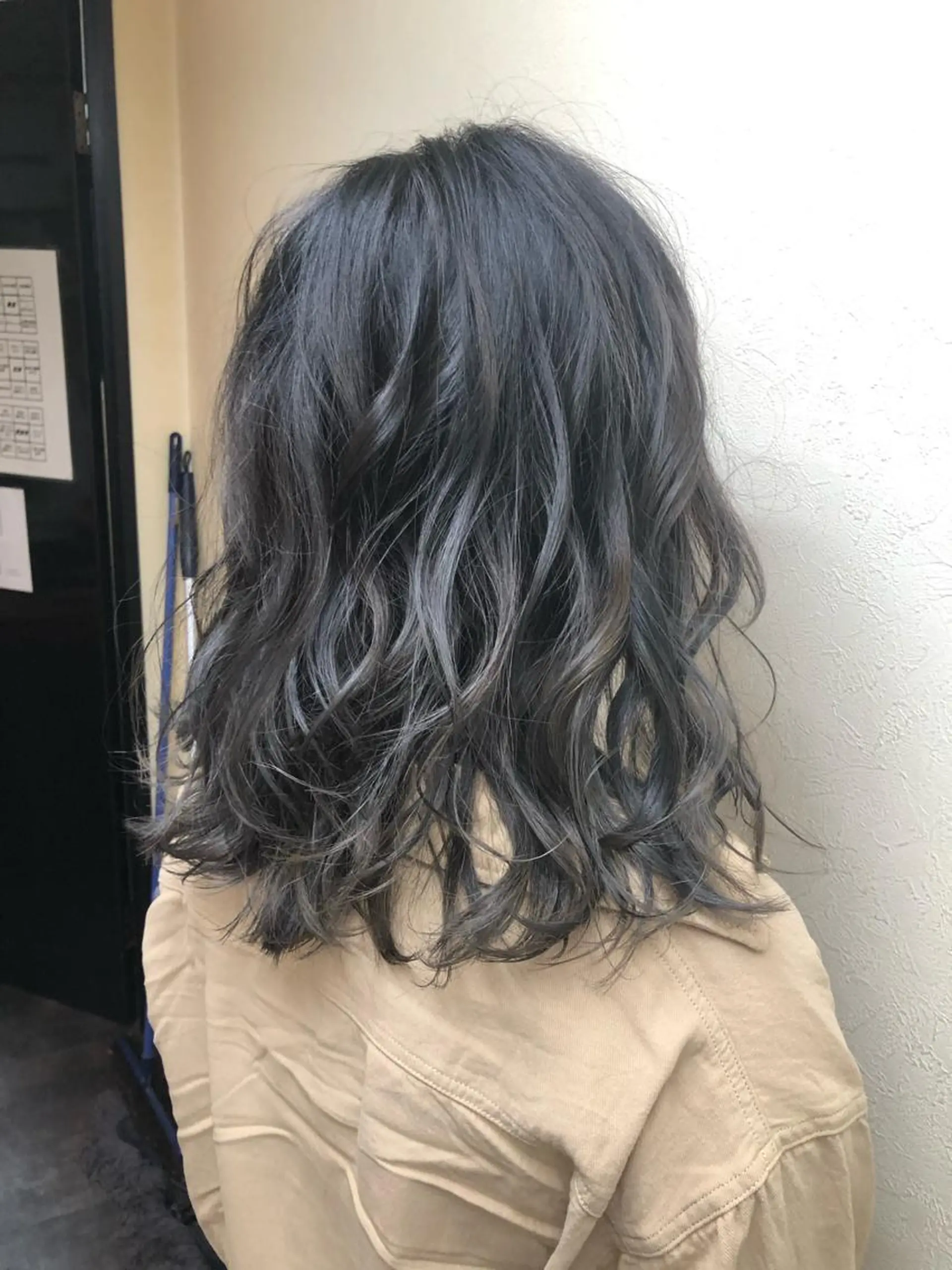 セミロング カラー バレイヤージュ 透明感カラー ダークグレー ダークグレージュ グレージュ 山崎 雄太のヘアスタイル