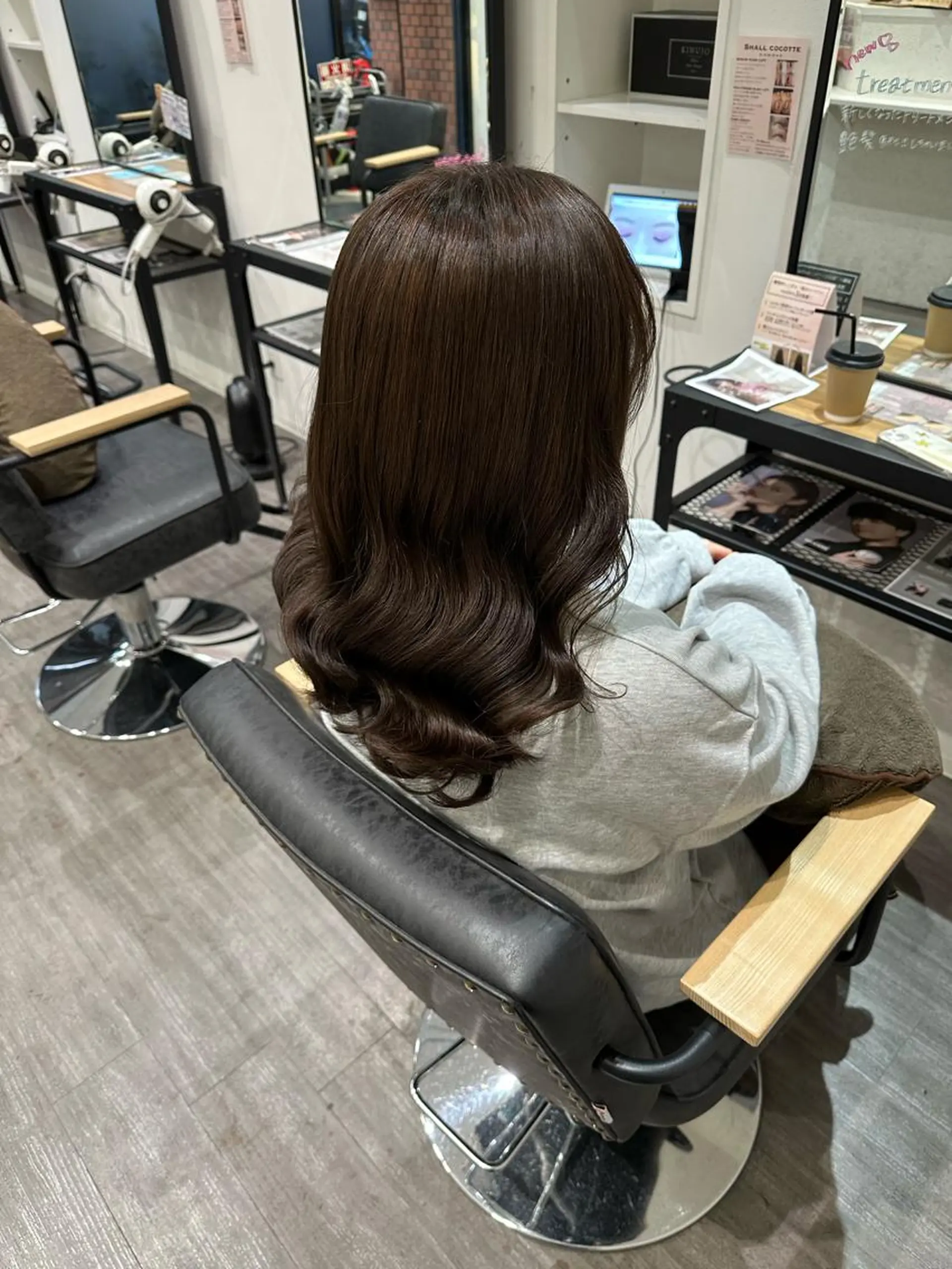 セミロング カラー アッシュ オリーブアッシュ 上田 紗也のヘアスタイル