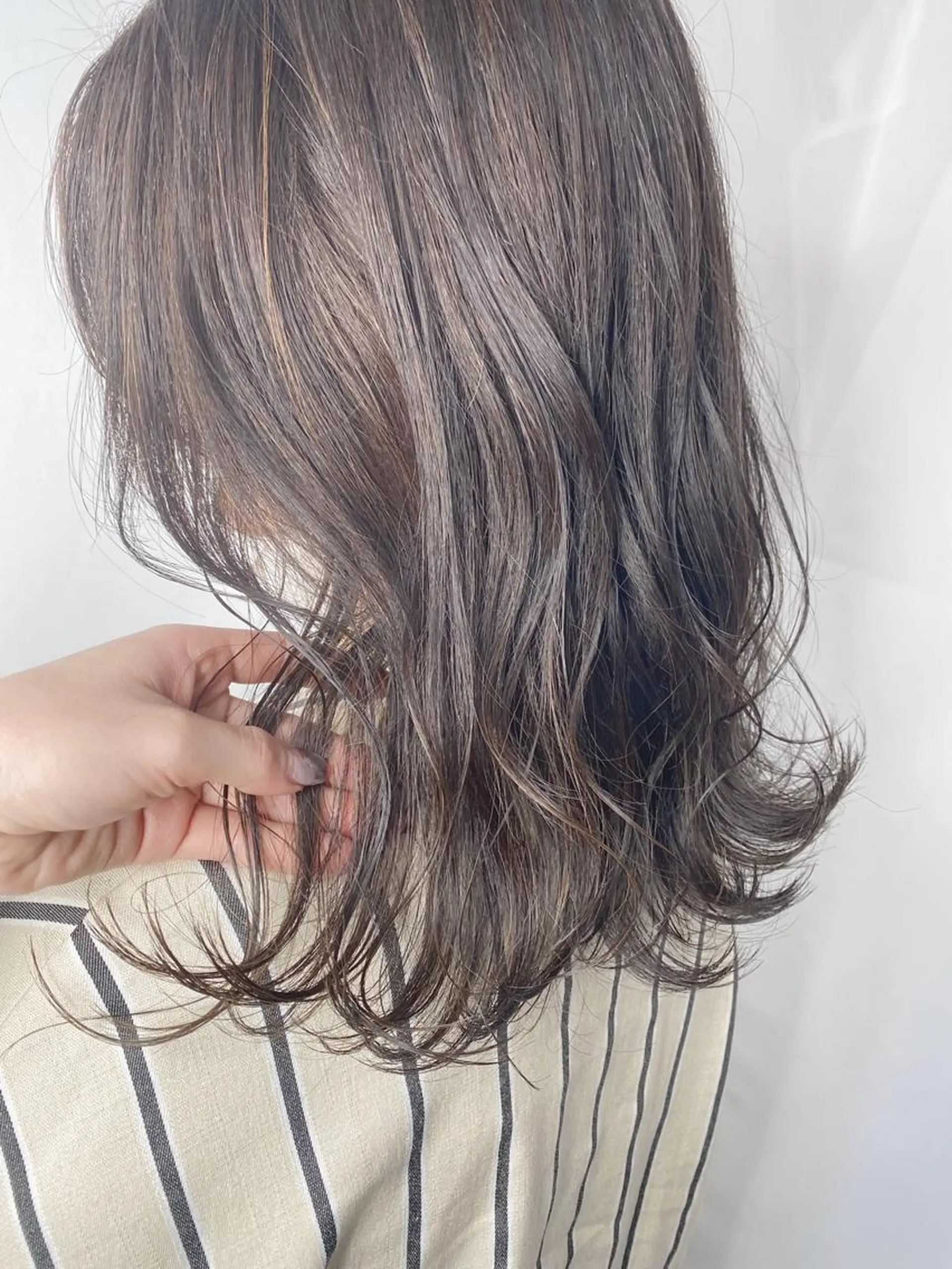 セミロング カラー ヘアアレンジ ヘアカラー 畑中 愛梨のヘアスタイル