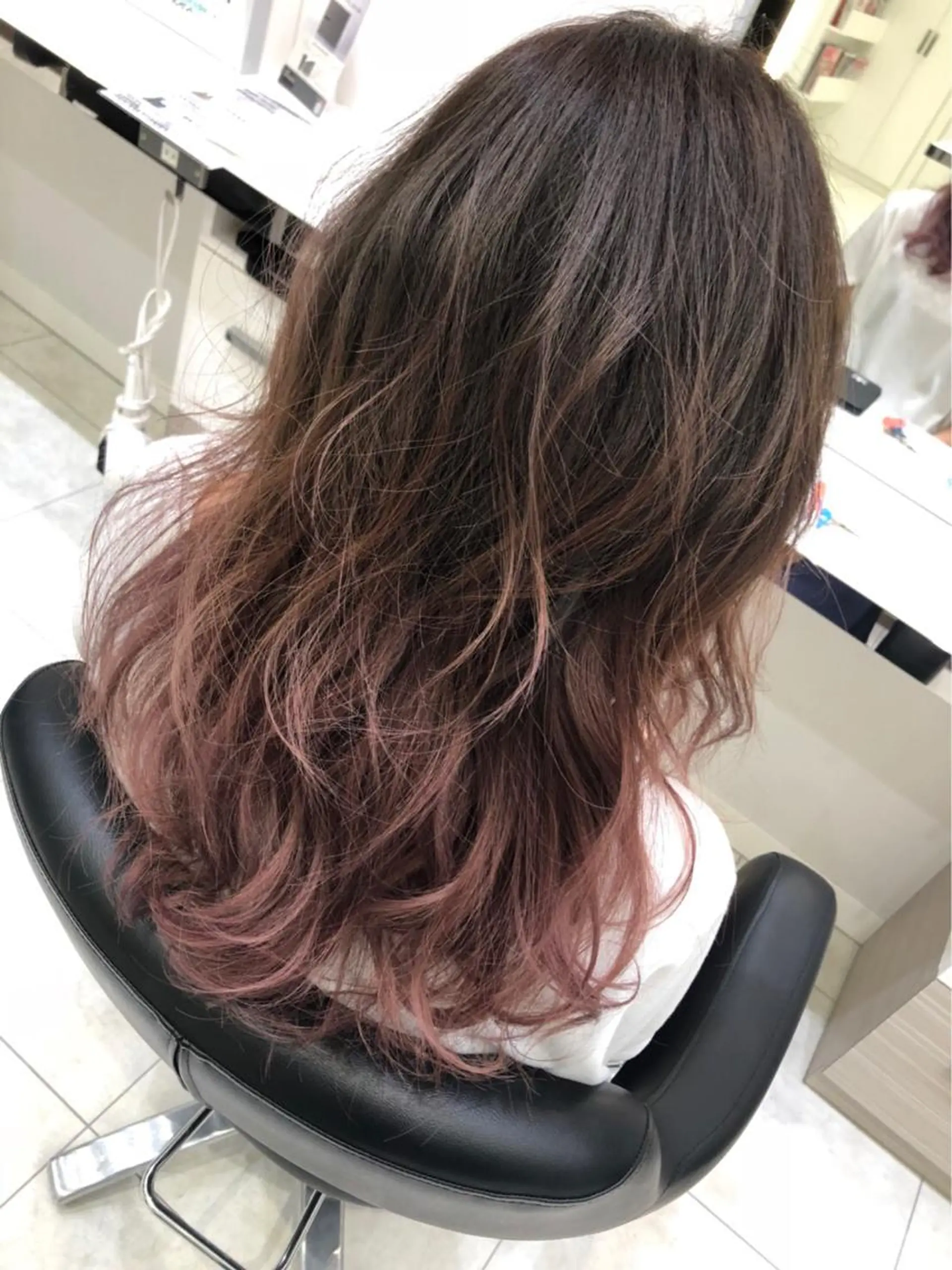 ロング ヘアカラー 岸 保奈美のヘアスタイル