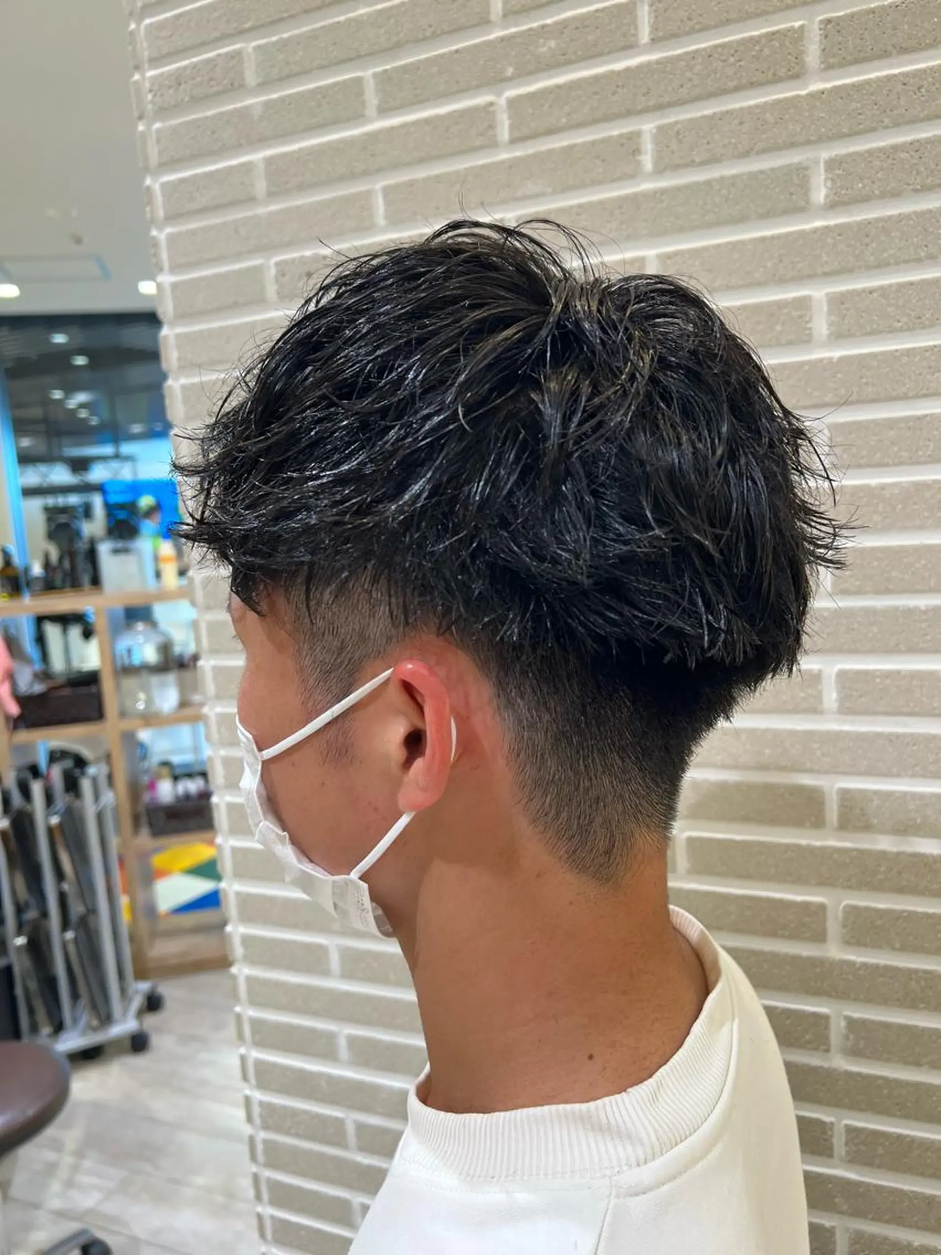 パーマ メンズ 刈り上げ カット パーマ 赤本悠斗波巻きパーマ メンズパーマのヘアスタイル