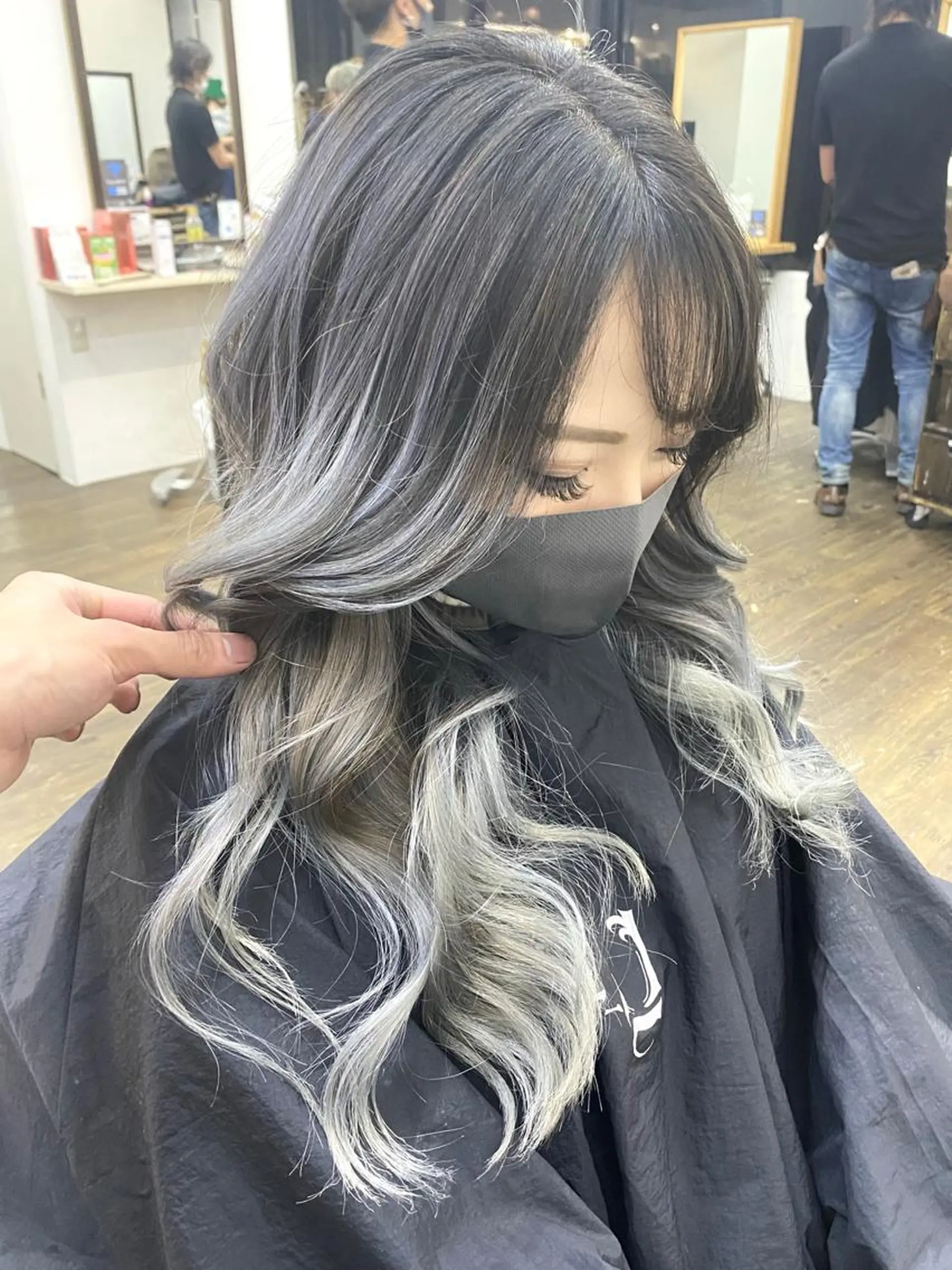 ロング カラー バレイヤージュ ブリーチ 透明感カラー ハイトーンカラー レイヤーカット XELVE所属・髪質改善♠️ KENTAROのヘアスタイル