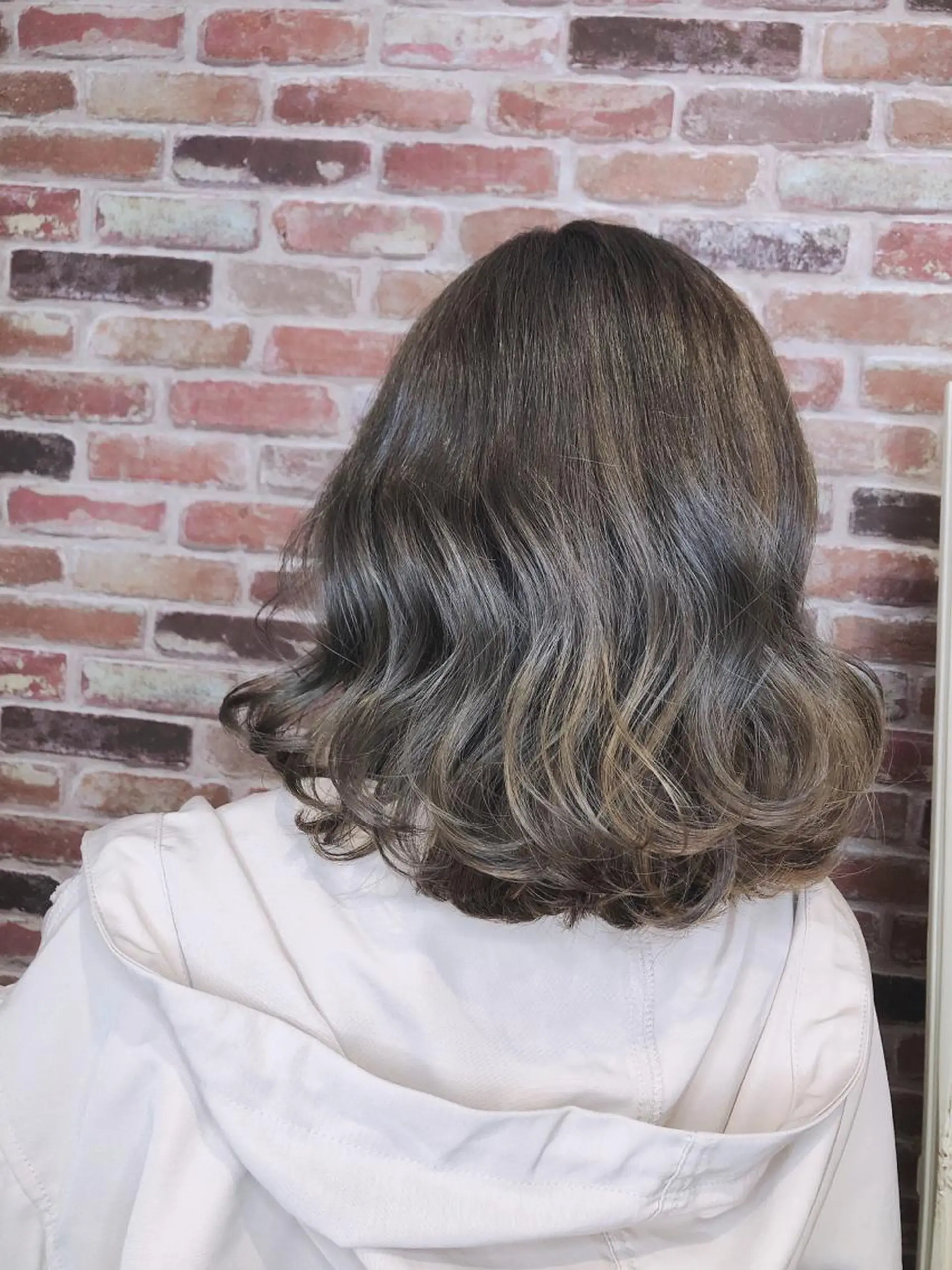 ミディアム カラー ブリーチ グレージュ カット ヘアカラー トリートメント La fith yukinoのヘアスタイル
