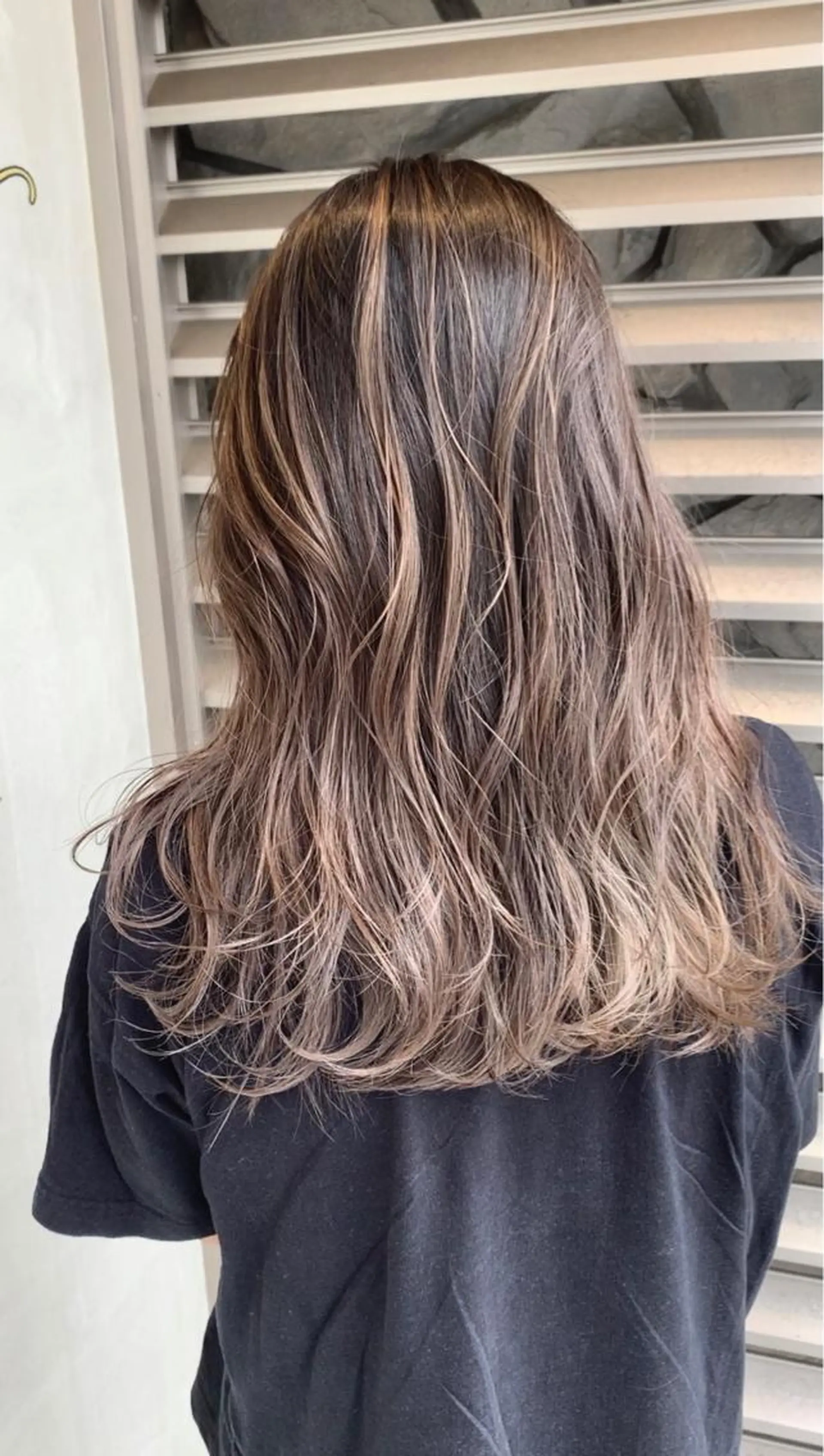 ミディアム ROBBY HIMERIのヘアスタイル
