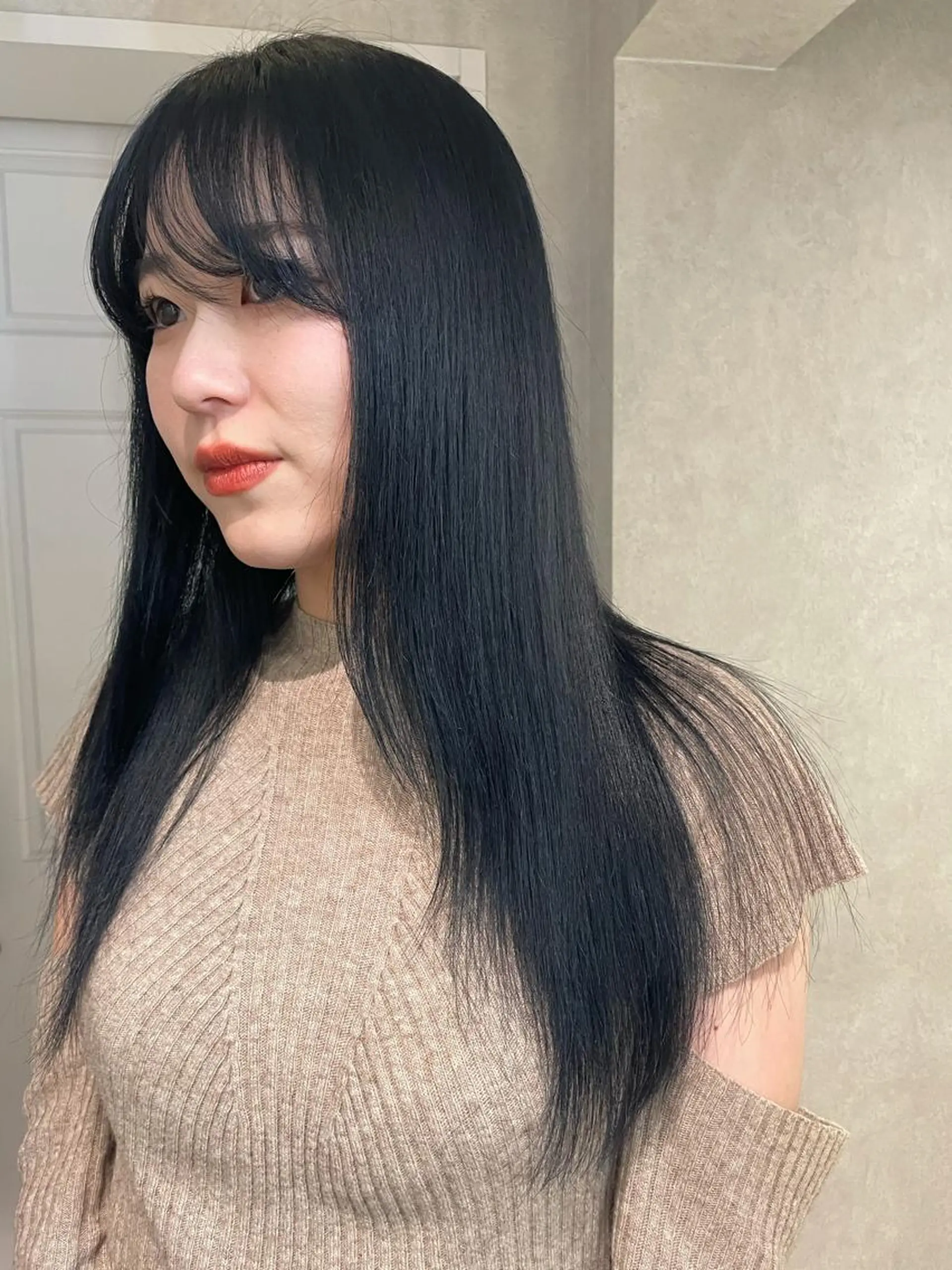 ロング カラー 黒髪 ネイビーカラー ヘアカラー ナチュラル透明感🌱 小山美樹子のヘアスタイル