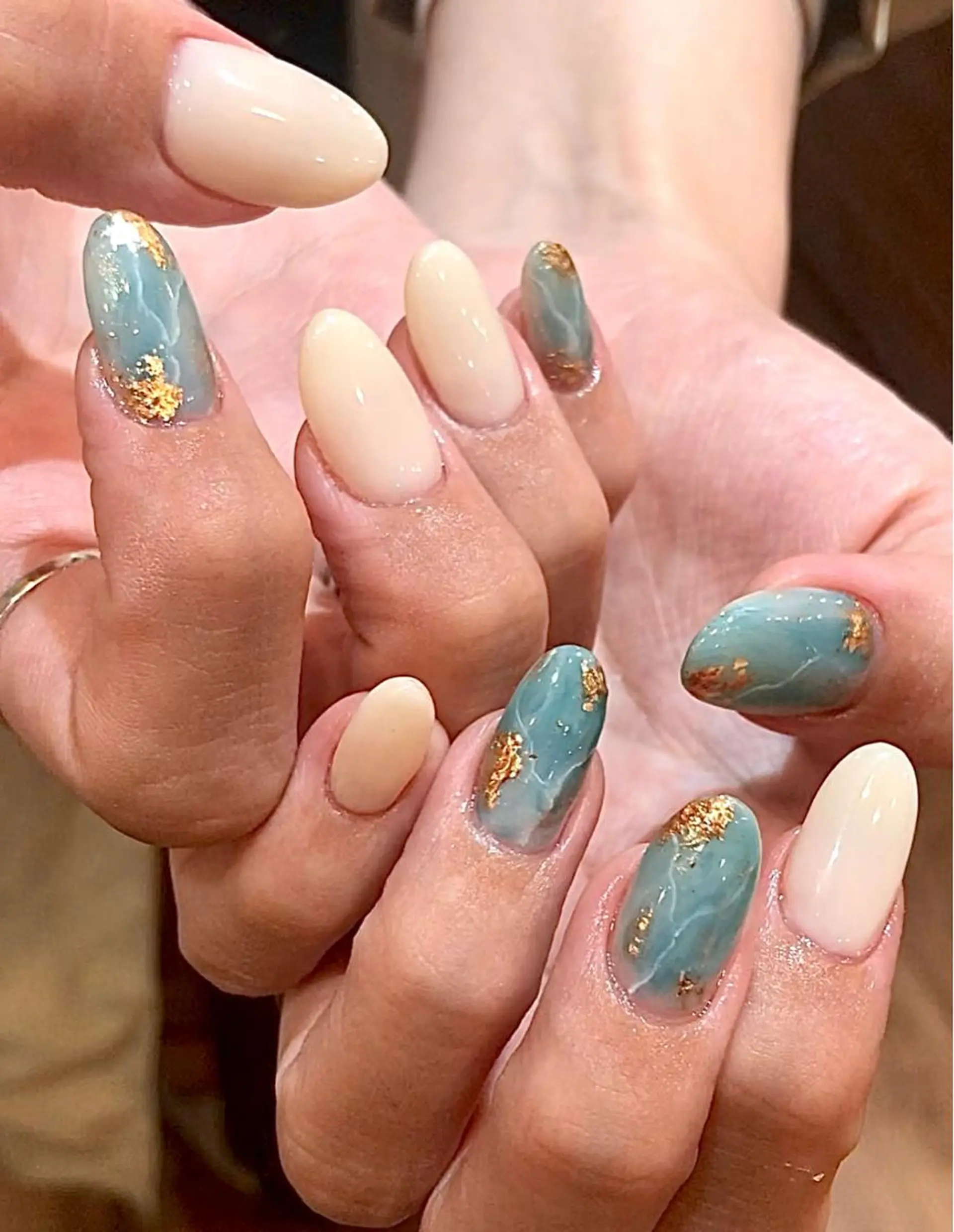 ネイル キラキラネイル 水色 ニュアンスネイル オフィスネイル ブライダルネイル ハンドネイル para ☀︎ sol by BECK所属・Para Sol nail　Maoのネイルデザイン