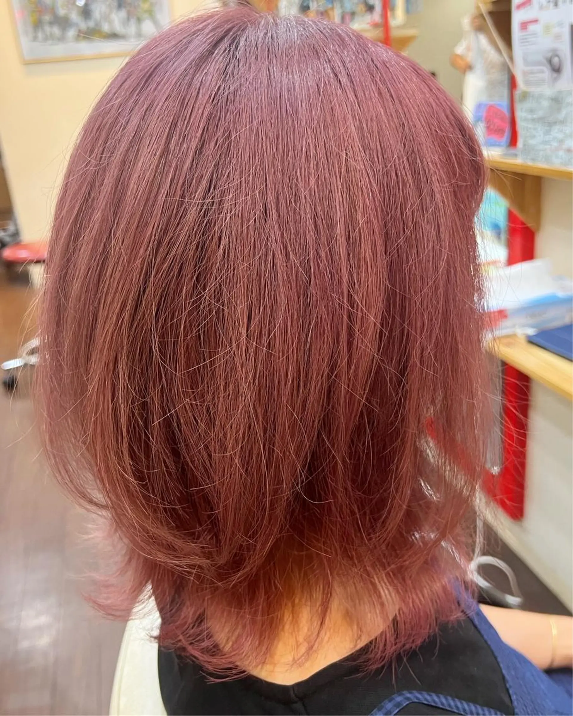 ミディアム カラー ピンクカラー レイヤーカット カット ヘアカラー まさき✂︎ブリーチ／ デザインカラーのヘアスタイル