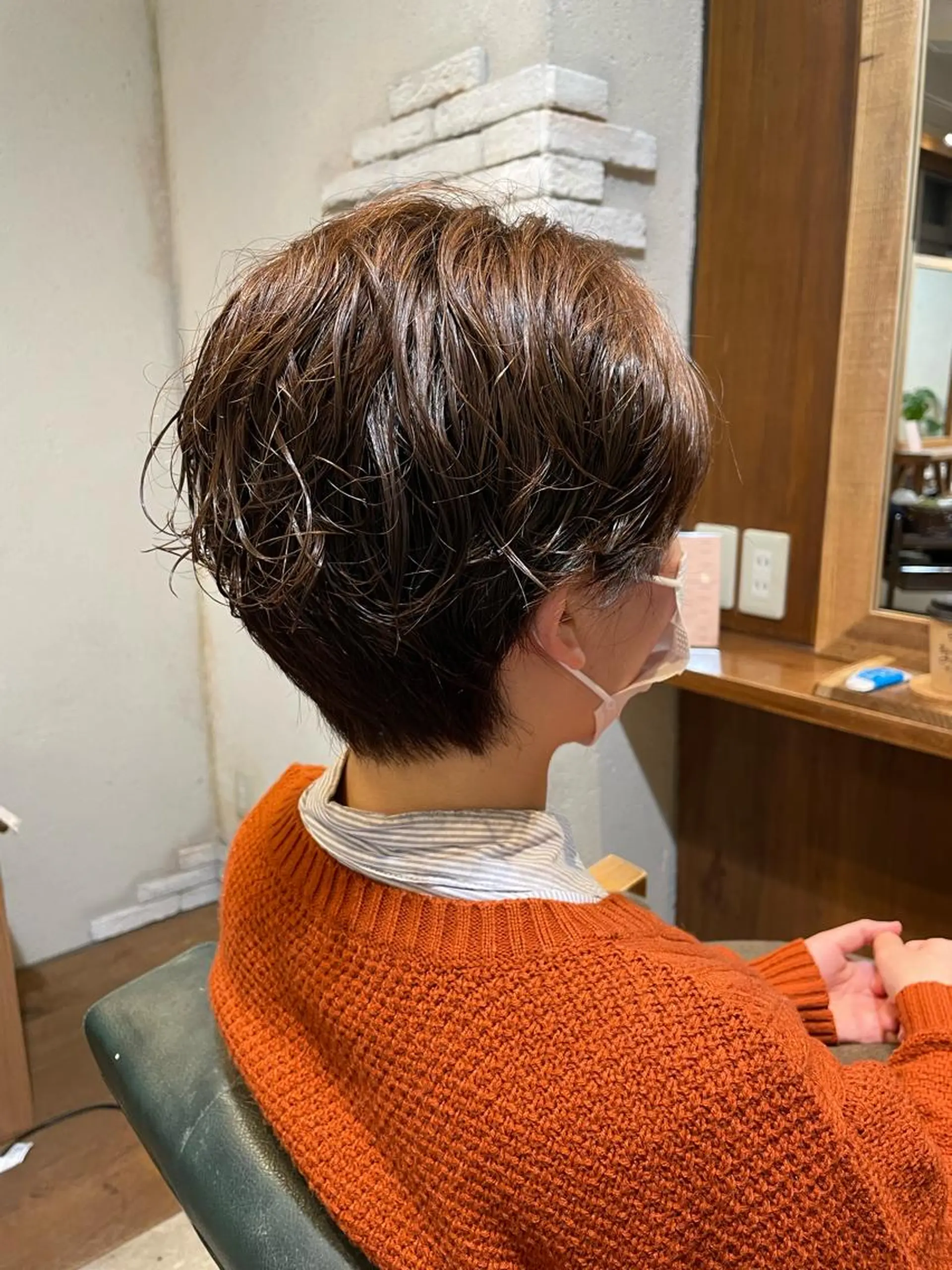 ショート カラー パーマ くせ毛 ショートヘア ニュアンスパーマ Rin:nel hair所属・Takanishi くすみベージュカラーのヘアスタイル
