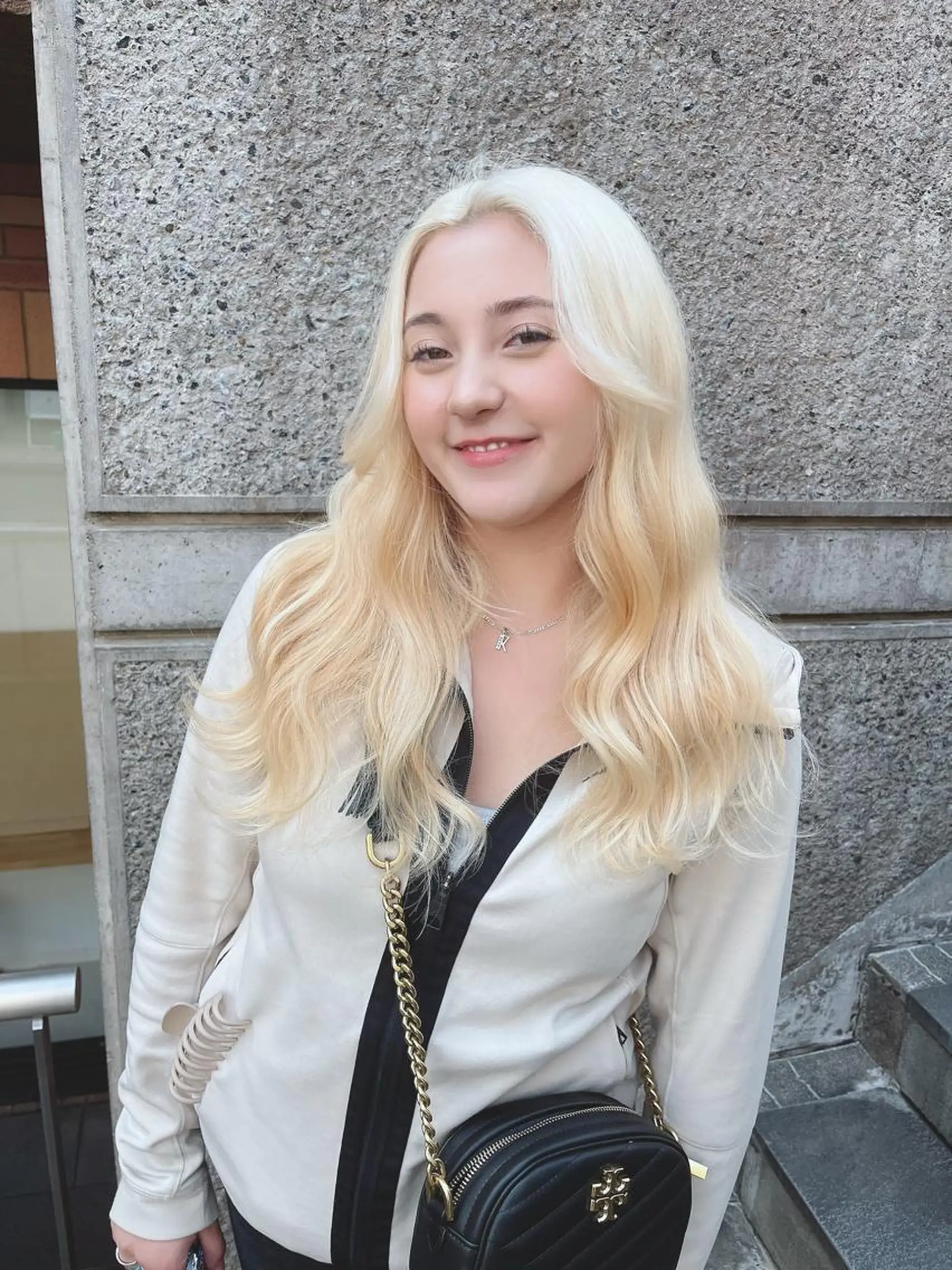 ロング カラー ブリーチ 抜きっぱなしブロンド ブロンド ケアブリーチ 💗モテ髪 ハイトーンあや💗のヘアスタイル